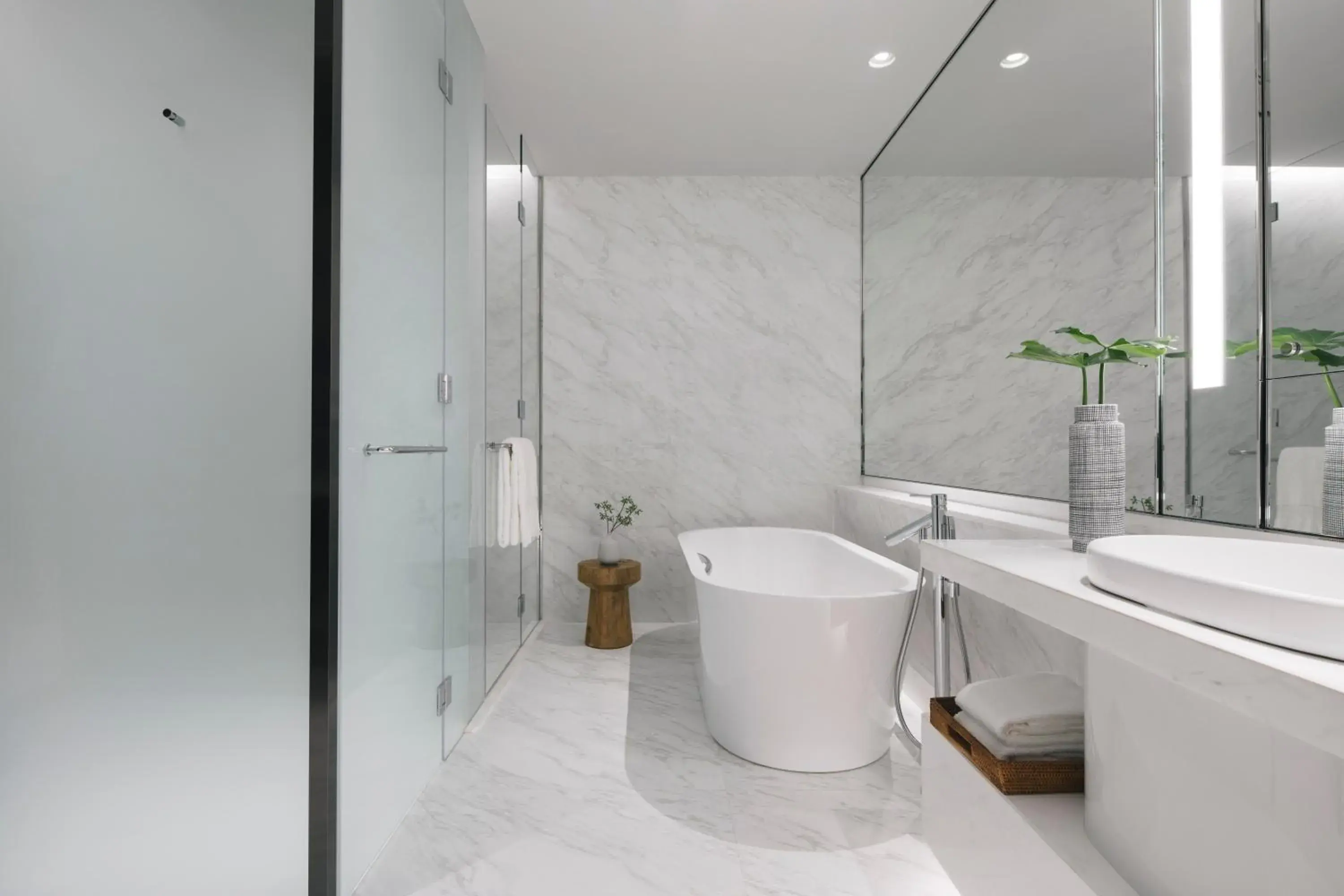 Essential King Room in Kimpton Maa-Lai Bangkok by IHG Essential King Room in Kimpton Maa-Lai Bangkok by IHG