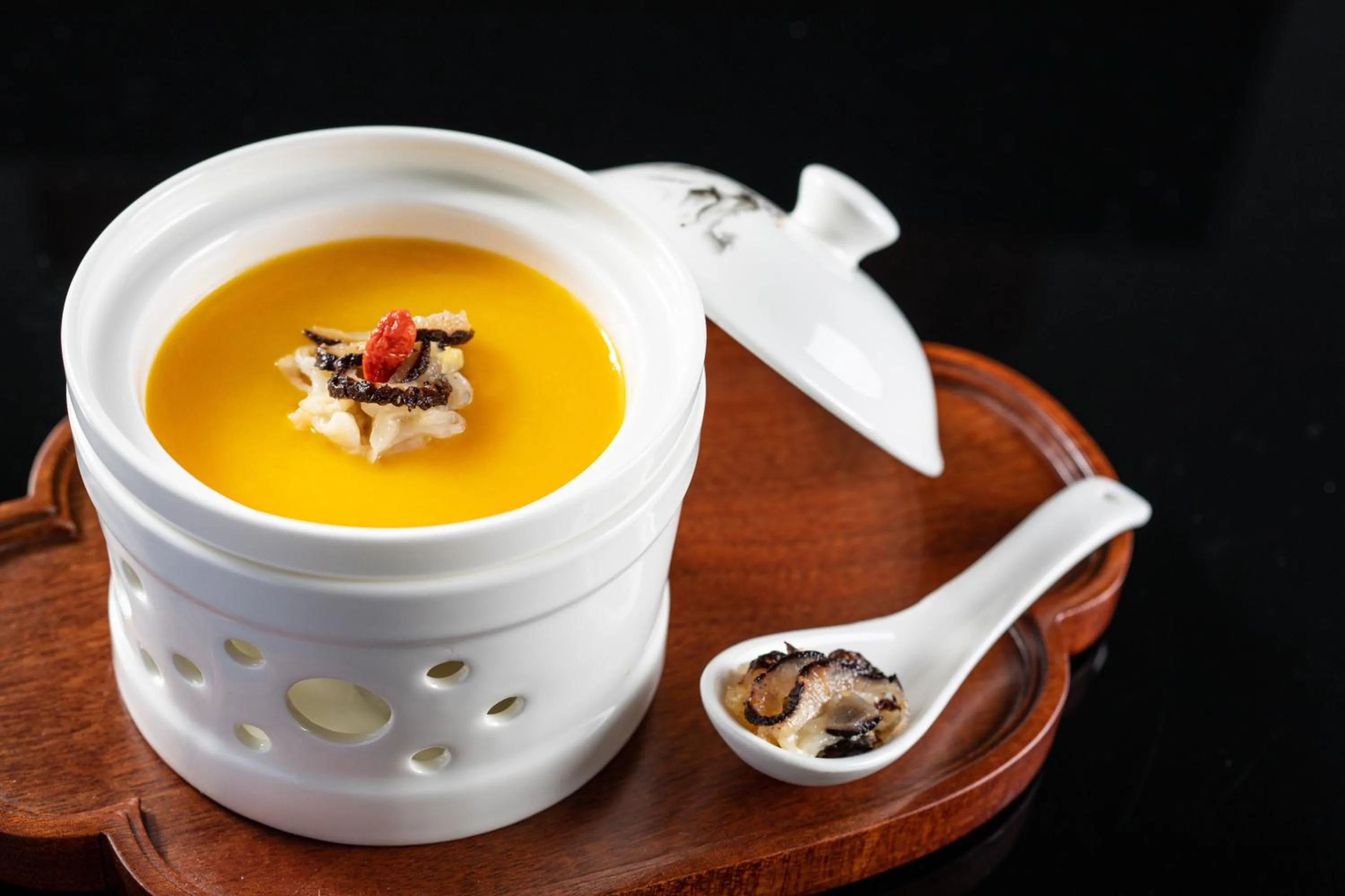 Restaurant/places to eat in Holiday Inn Hangzhou Binjiang