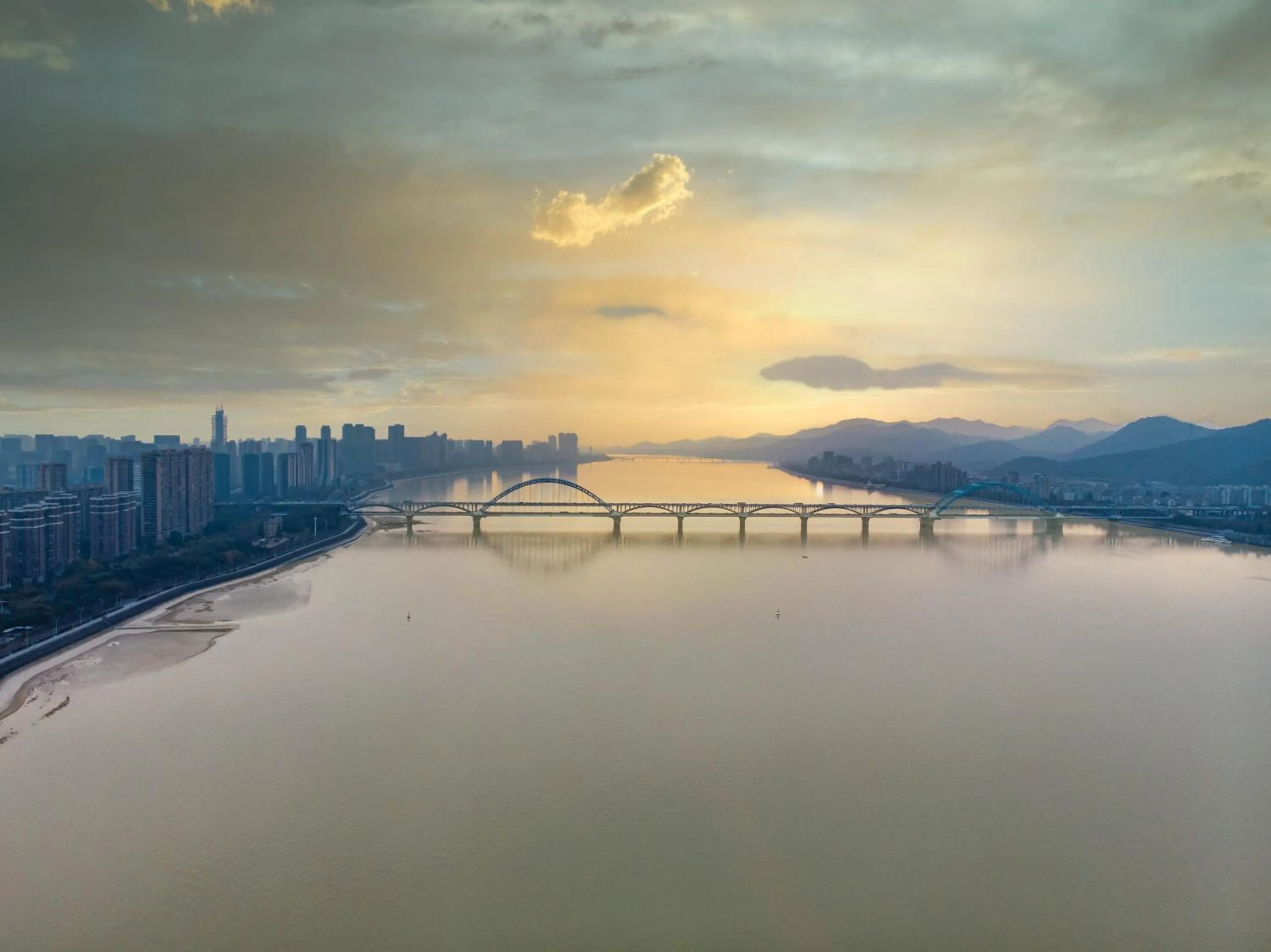 Nearby landmark, Swimming Pool in Holiday Inn Hangzhou Binjiang