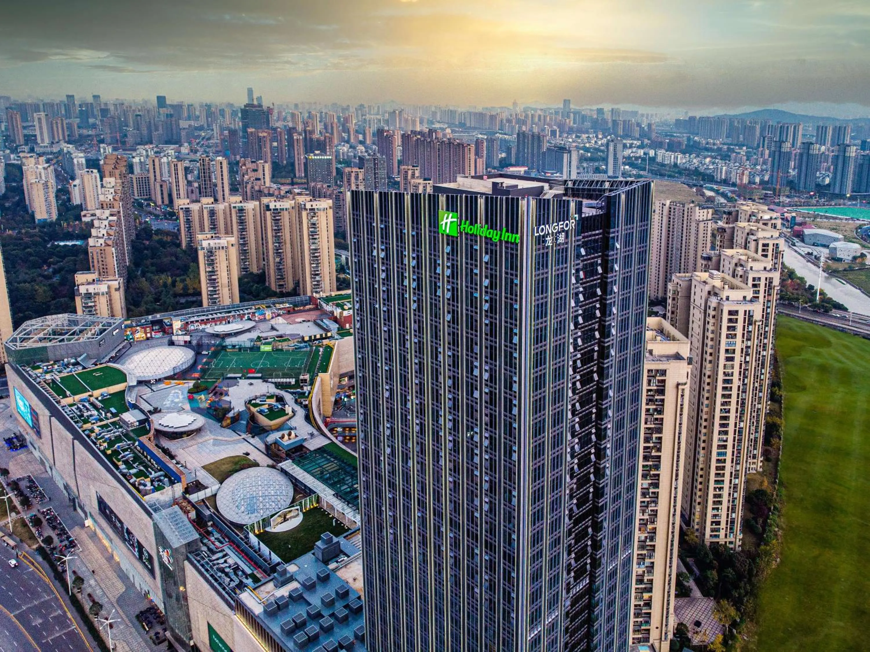 Property building, Bird's-eye View in Holiday Inn Hangzhou Binjiang
