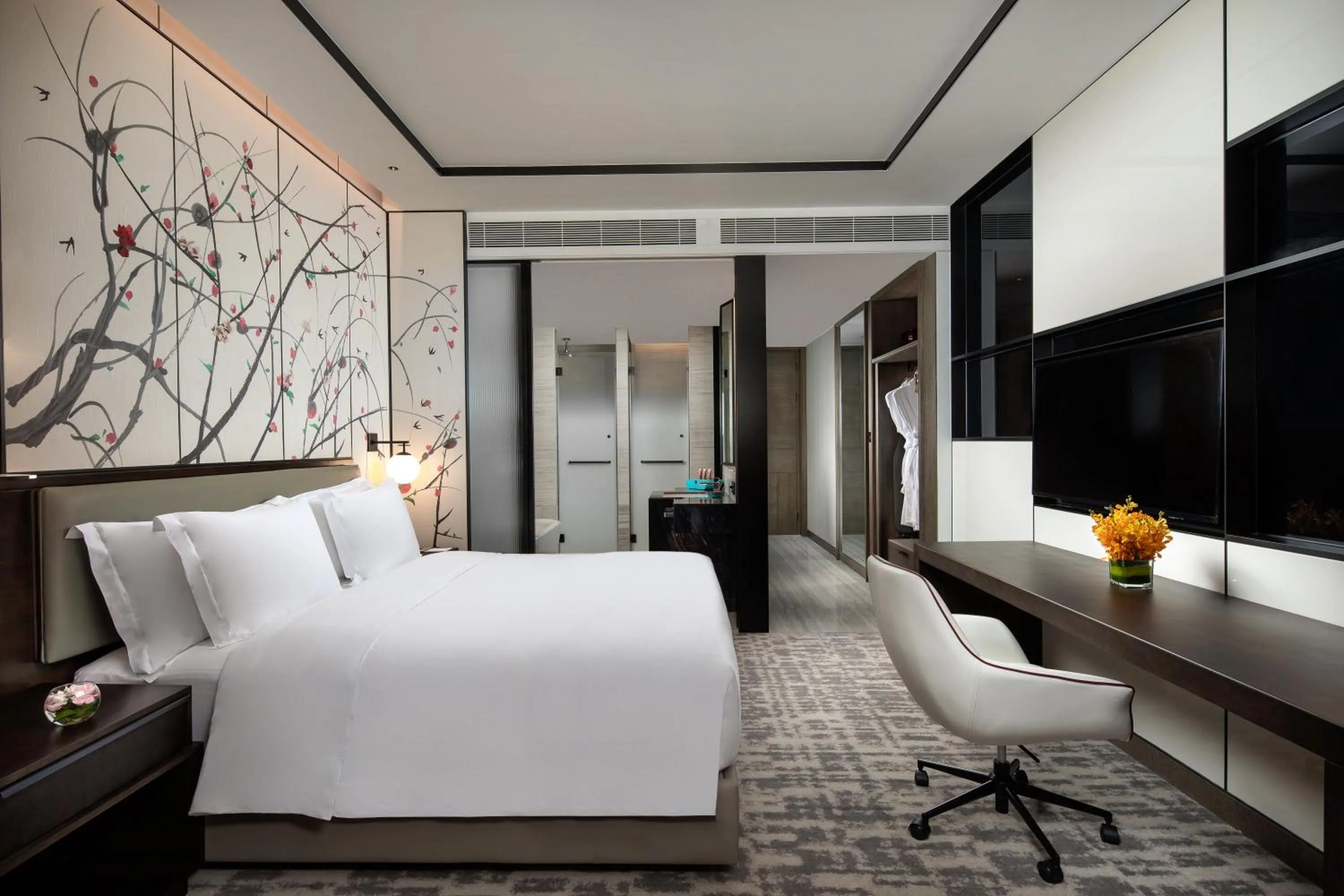 Photo of the whole room, Bed in Crowne Plaza Wuzhen by IHG