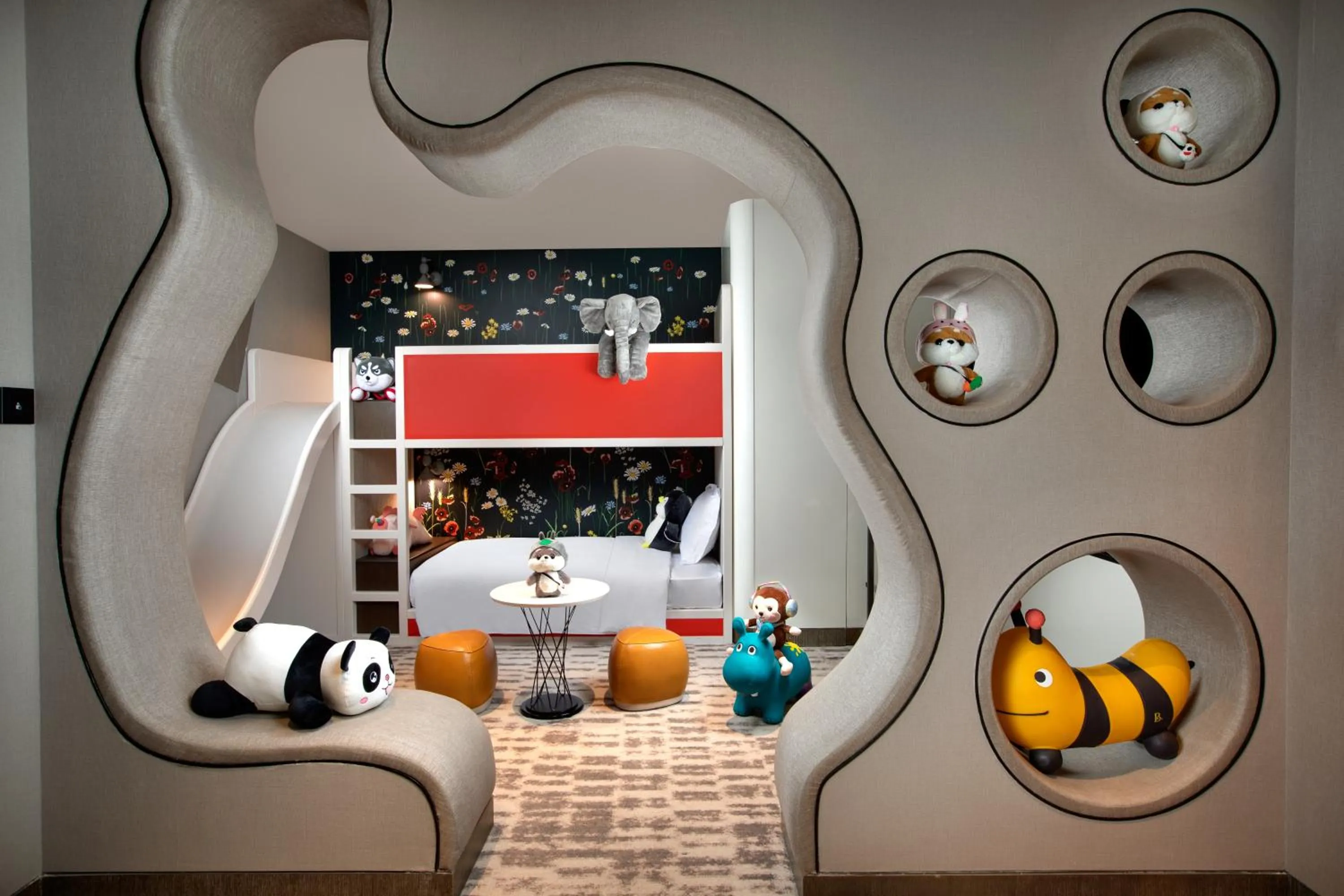 Bed in Crowne Plaza Wuzhen by IHG