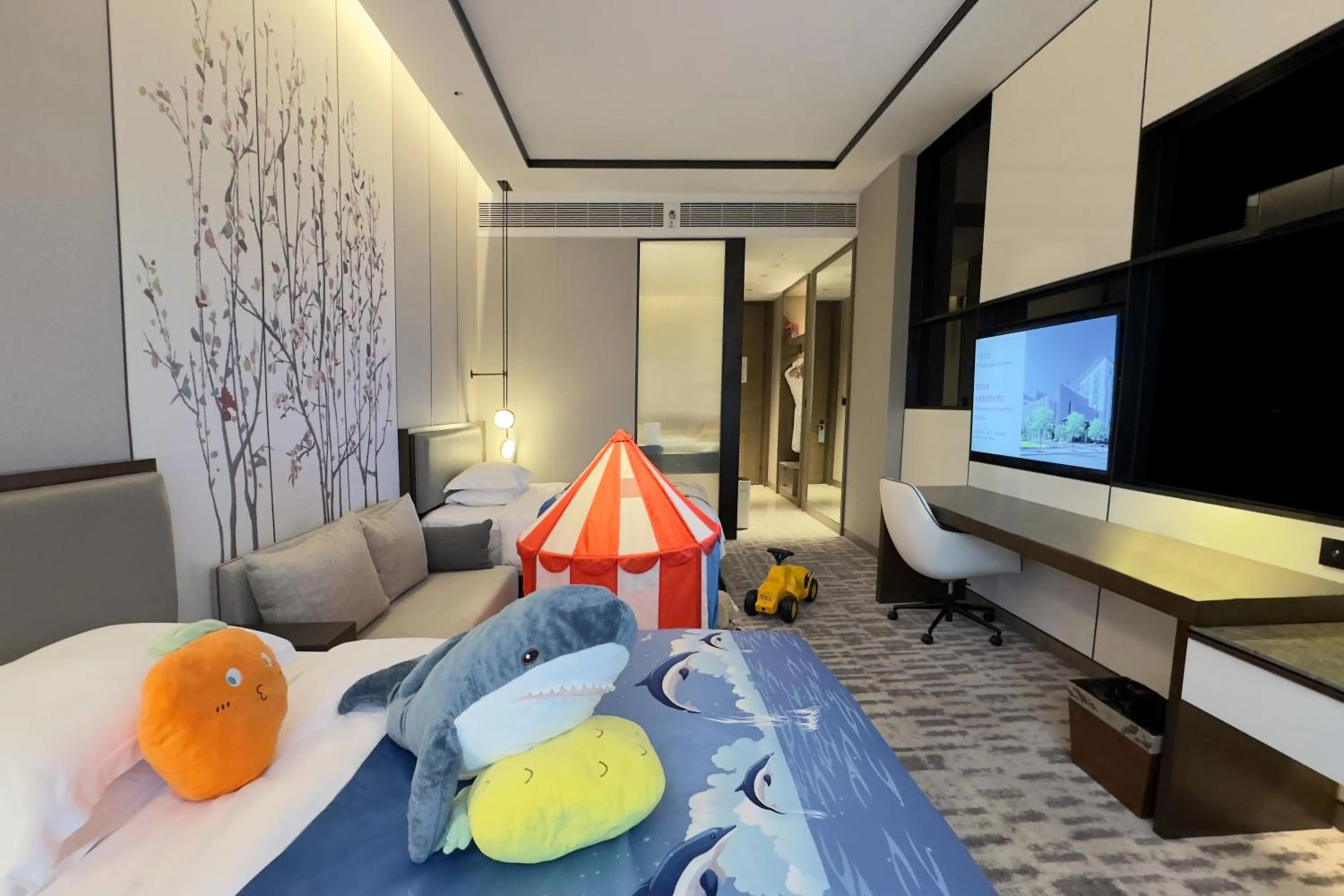 Bedroom, Bed in Crowne Plaza Wuzhen by IHG