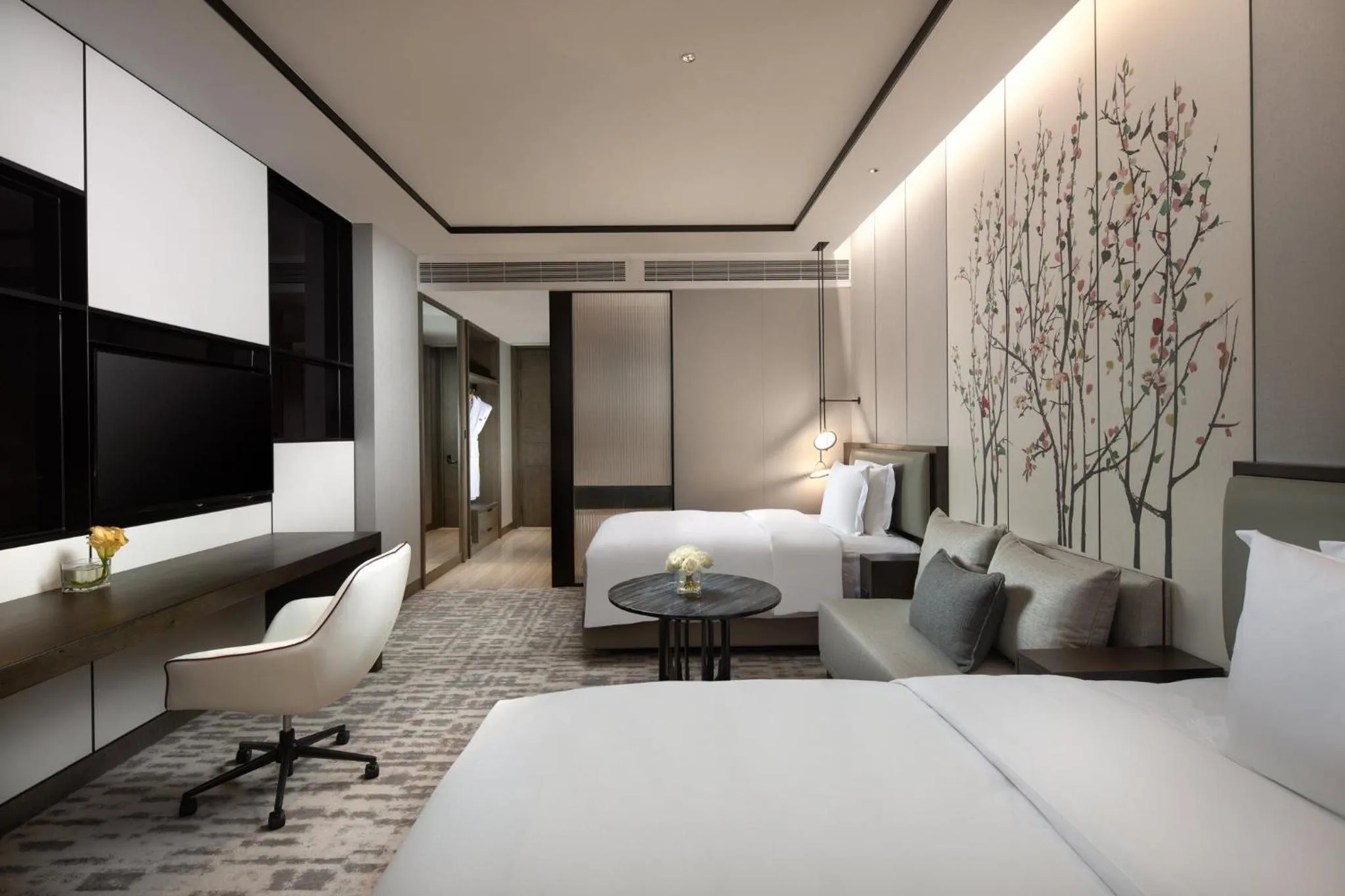 Photo of the whole room, Bed in Crowne Plaza Wuzhen by IHG