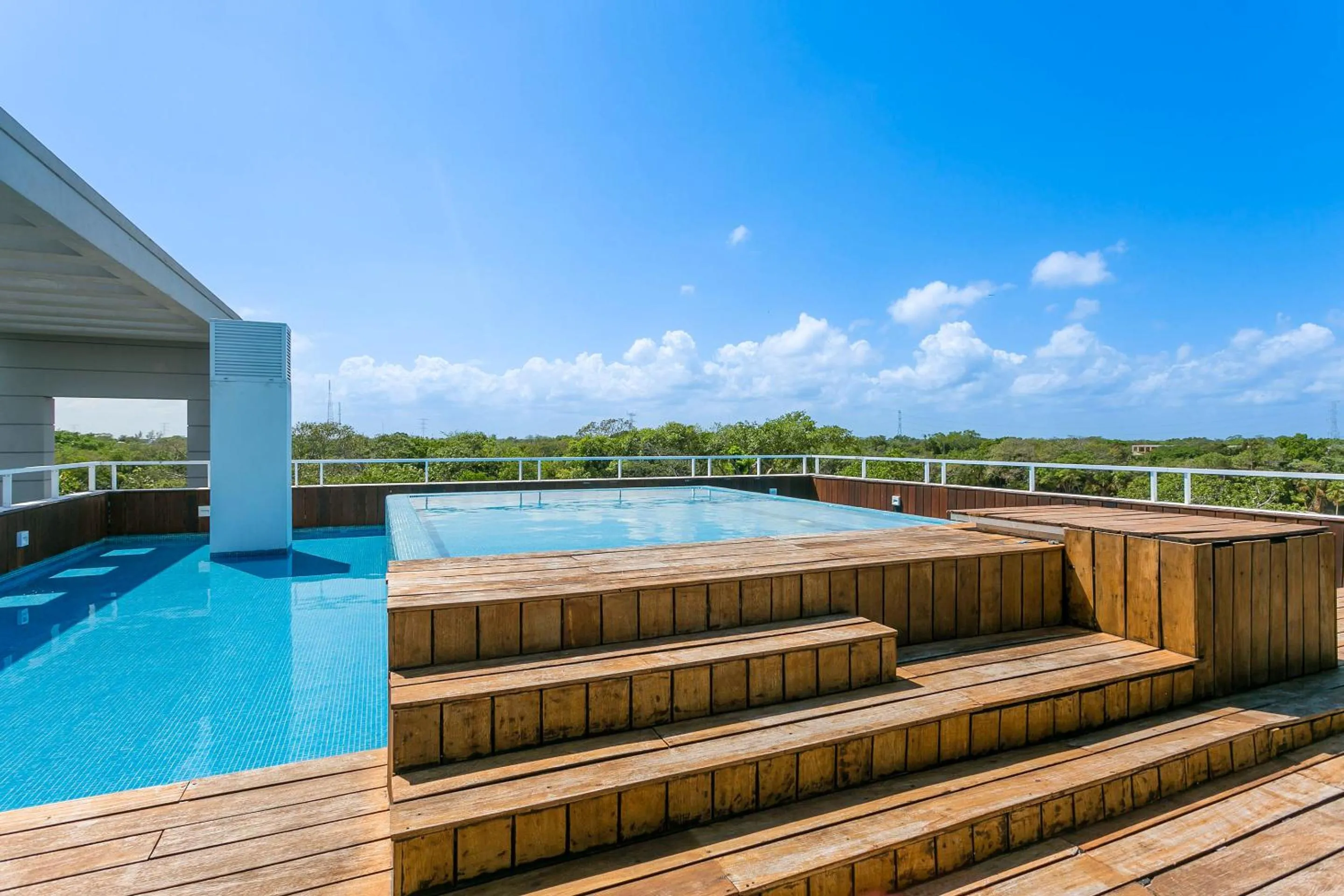 Swimming pool in Golfers' Paradise at Nick Price Residences!