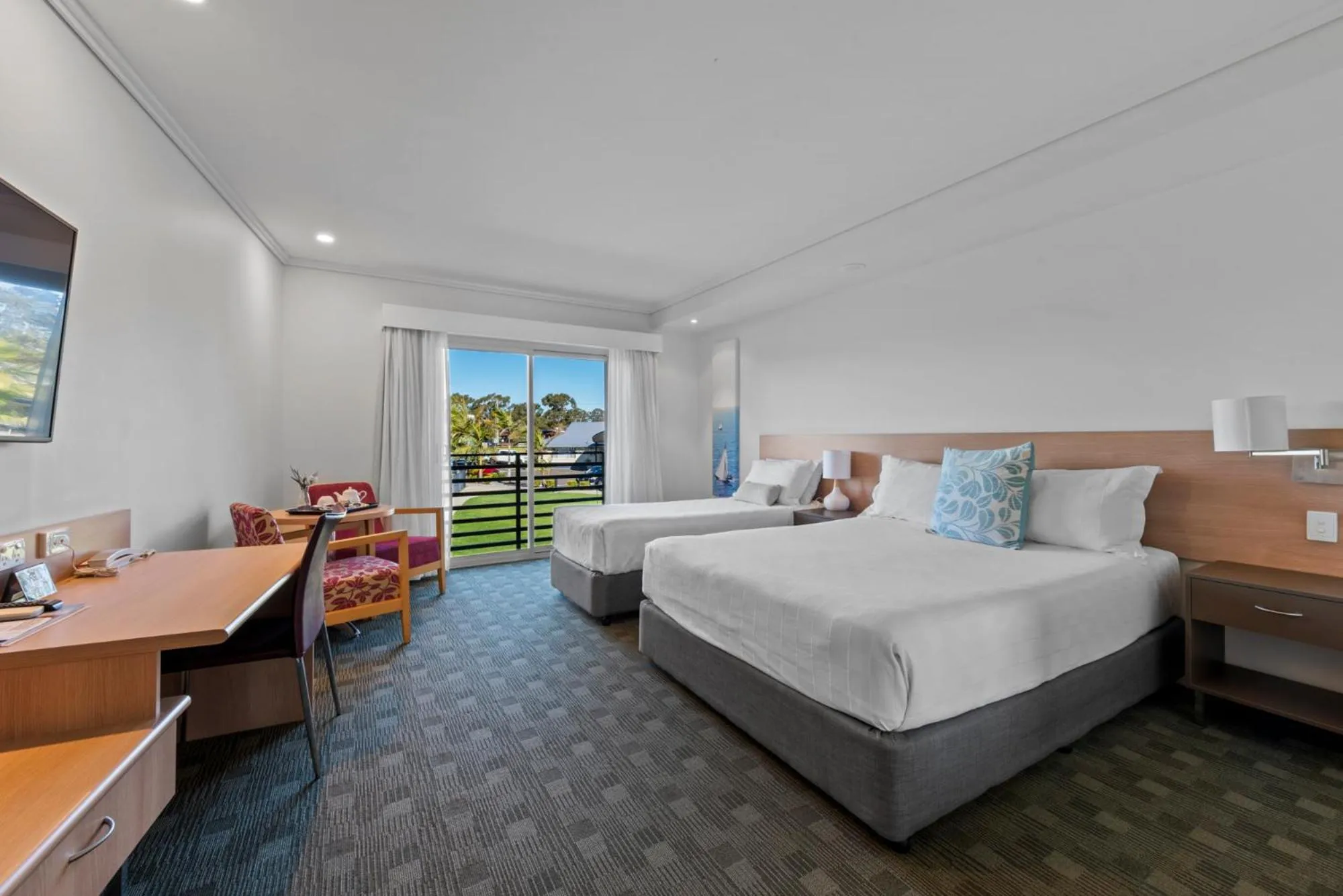 Photo of the whole room, Bed in Springs Shoalhaven Nowra