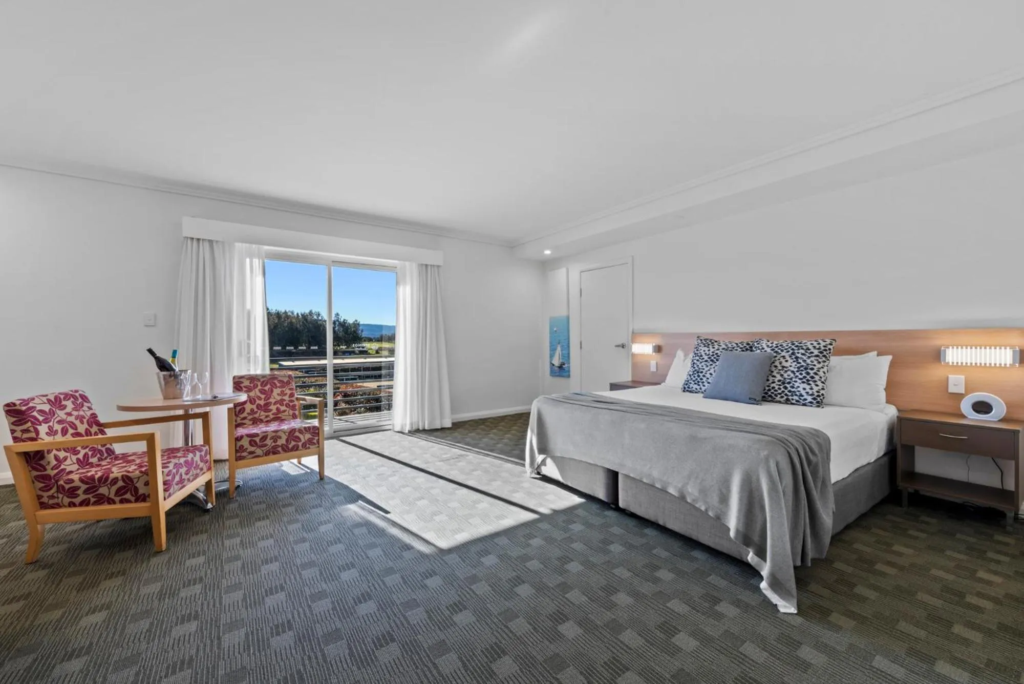 Photo of the whole room, Bed in Springs Shoalhaven Nowra