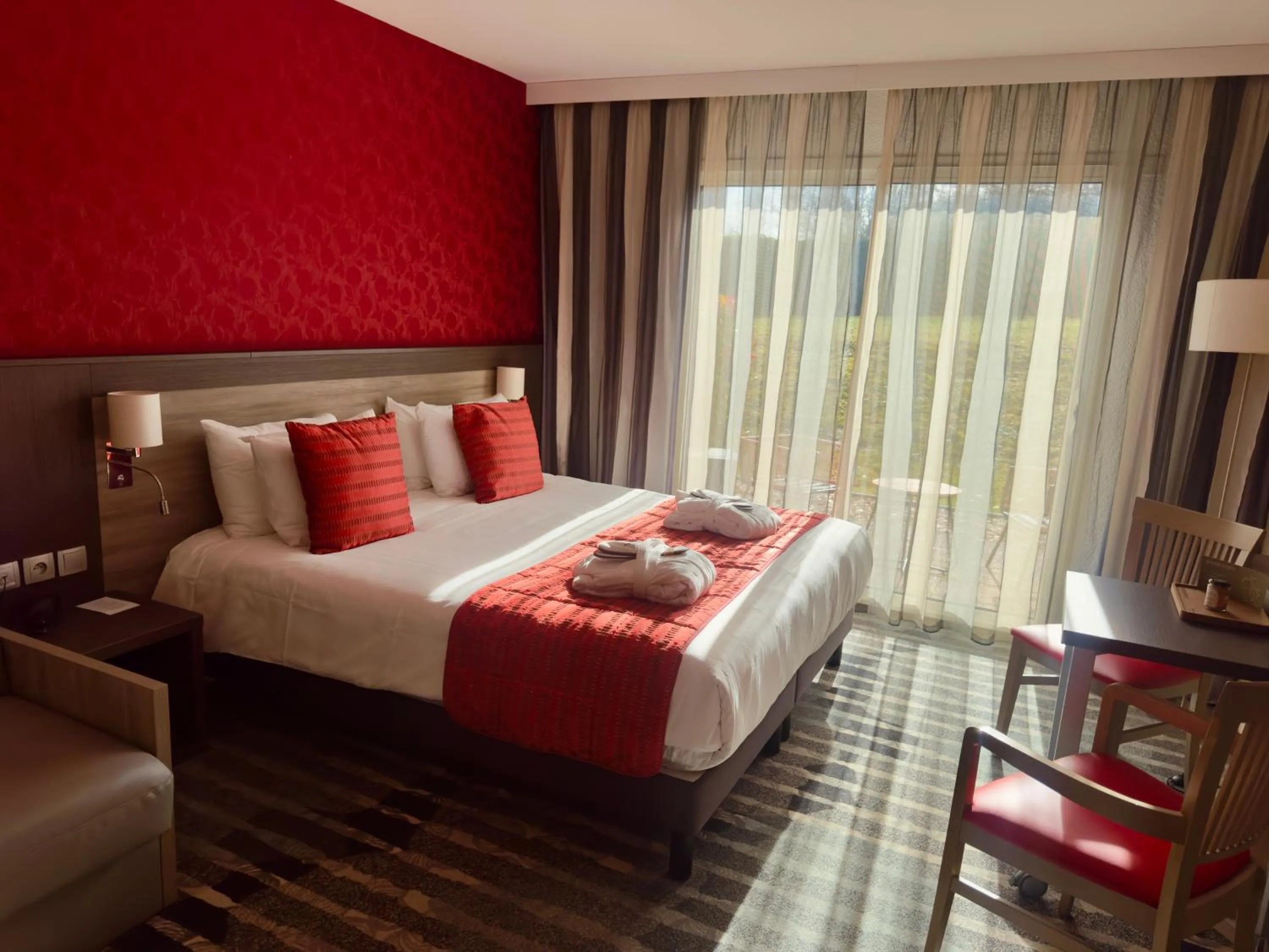 Bedroom, Bed in Mercure Rouen Val de Reuil