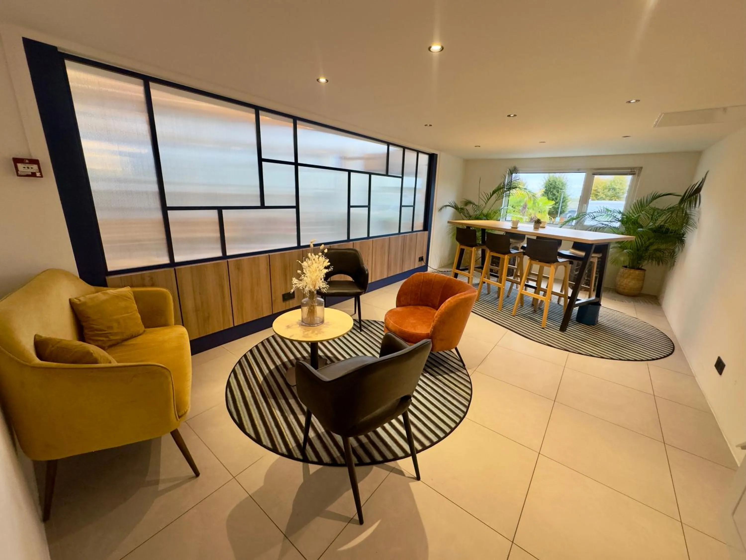 Seating area in Mercure Rouen Val de Reuil