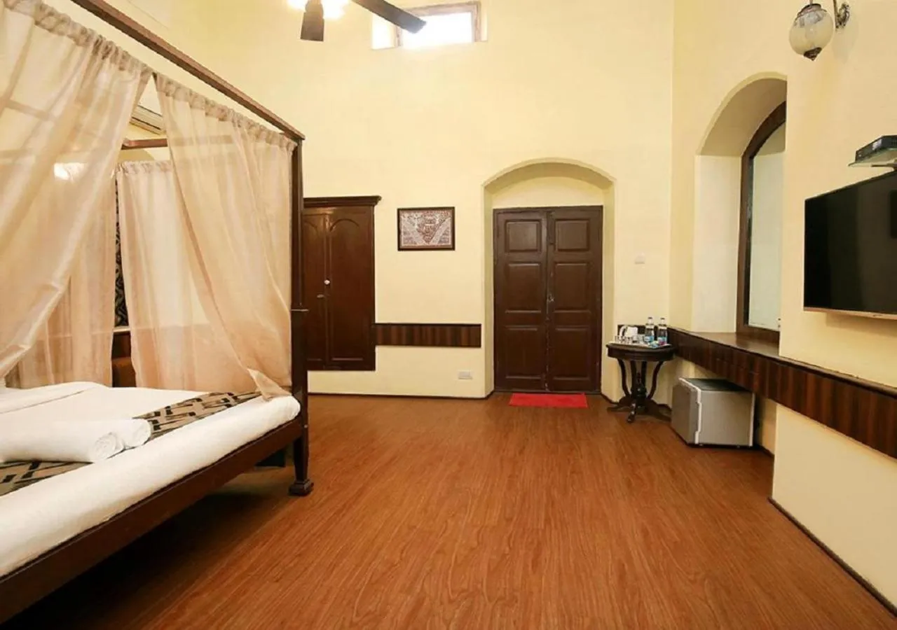 Bedroom, Bed in Westend Hotel