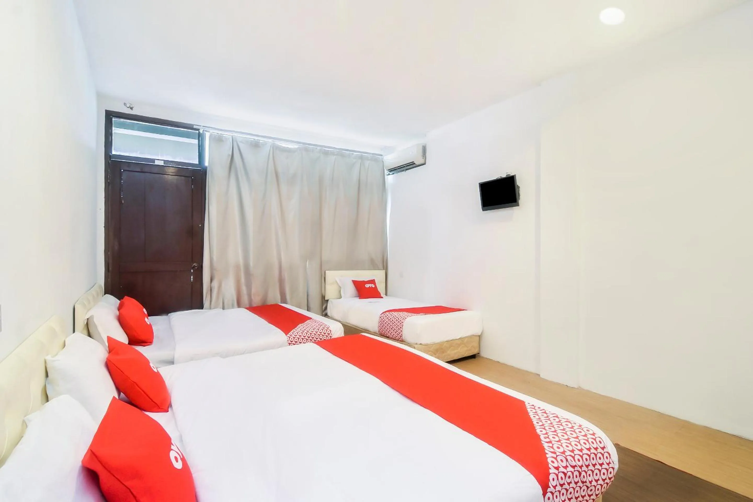 Bedroom in OYO 44017 L & C Premium Stay