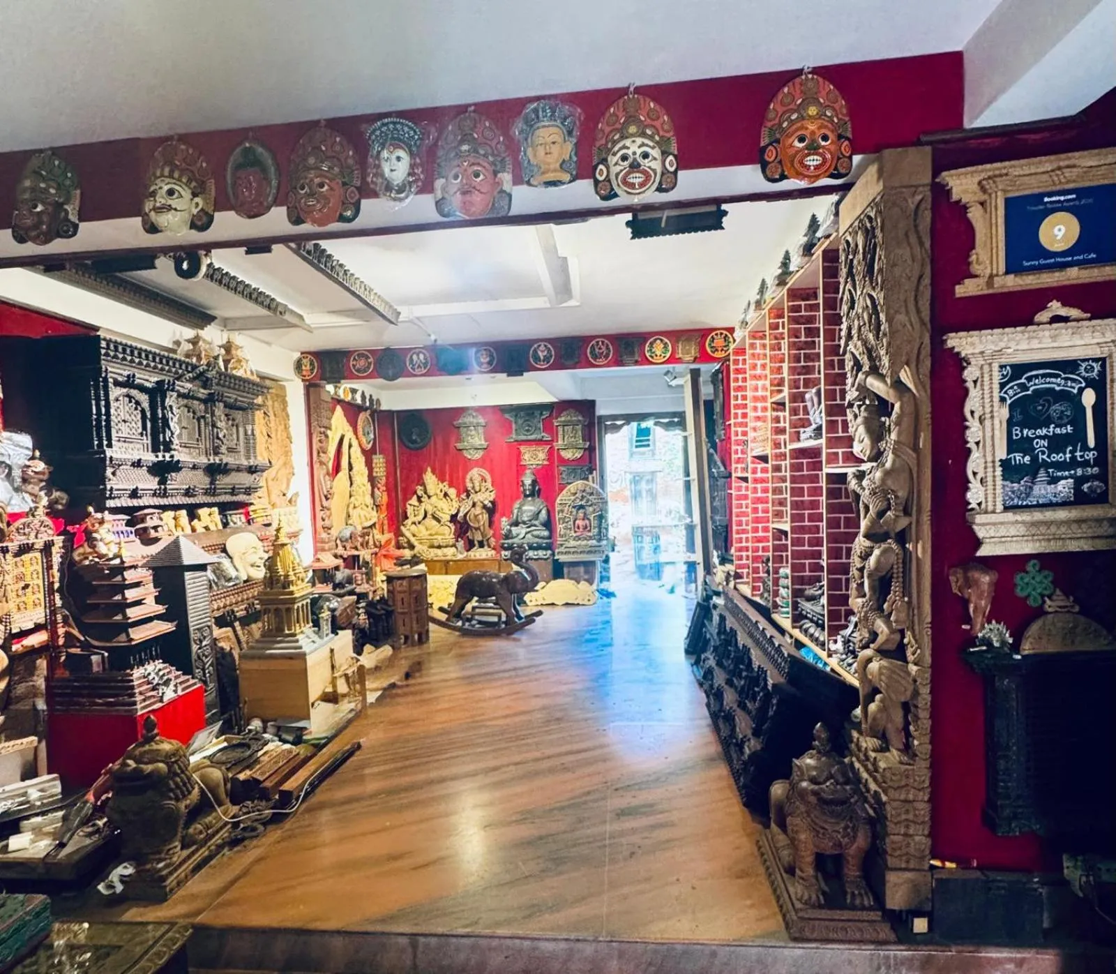 Lobby or reception in Sunny Guest House and Cafe