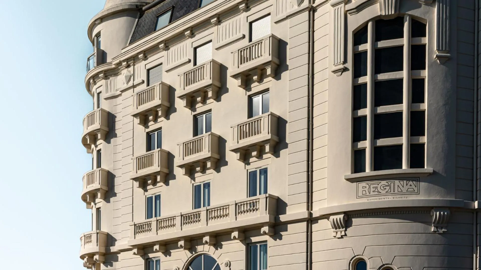 Property building in Regina Experimental Biarritz