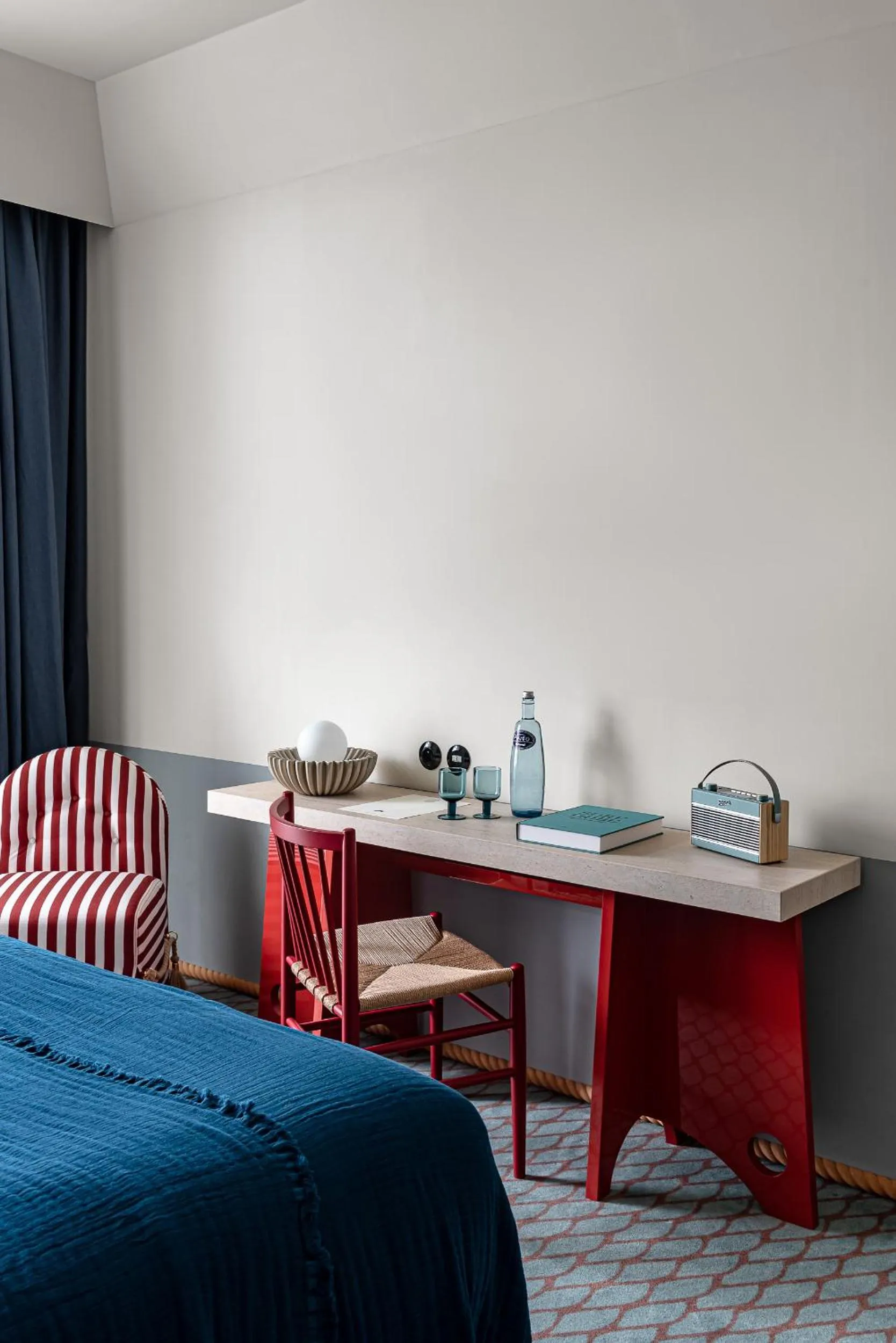 Seating area, Bed in Regina Experimental Biarritz