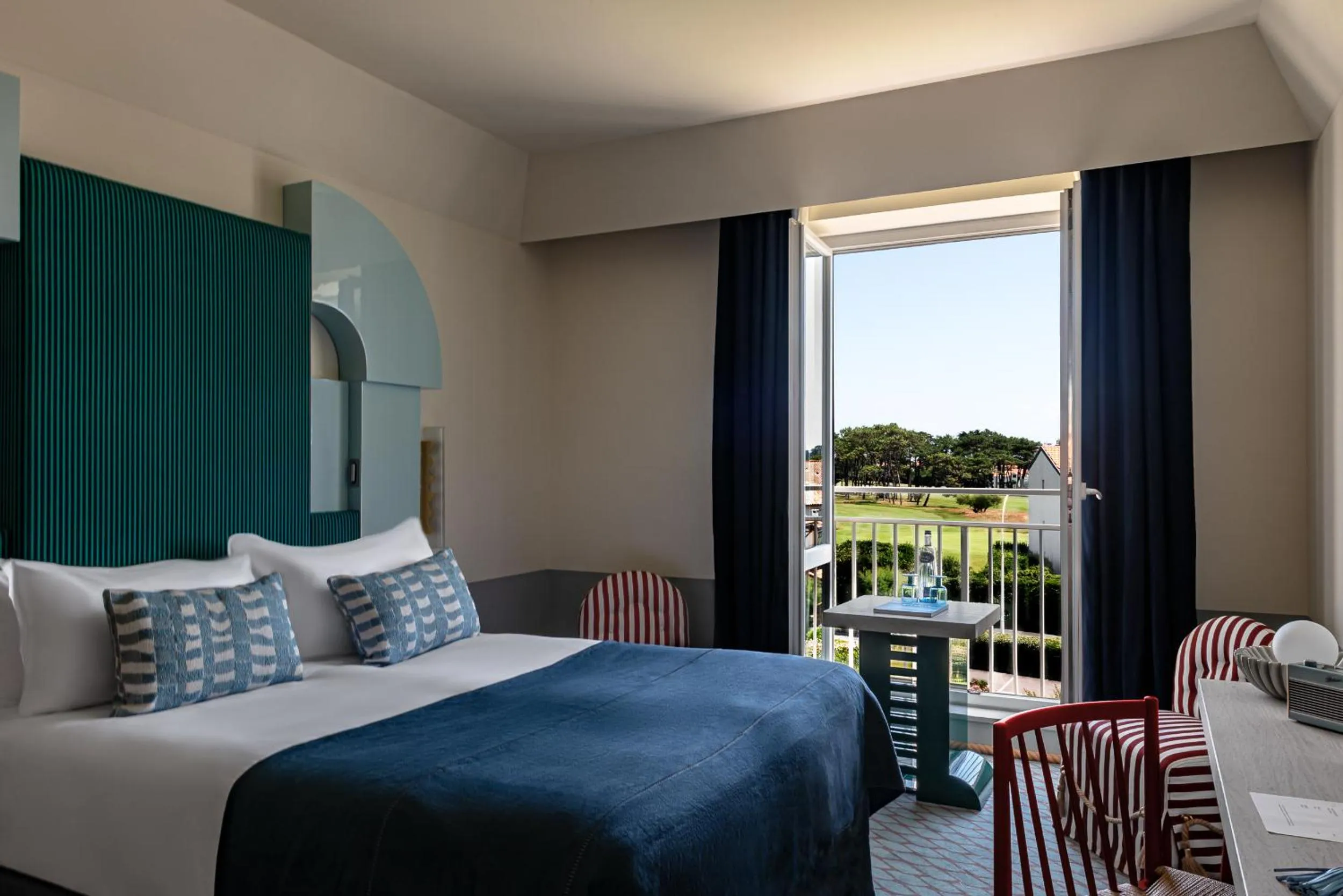 Photo of the whole room, Bed in Regina Experimental Biarritz