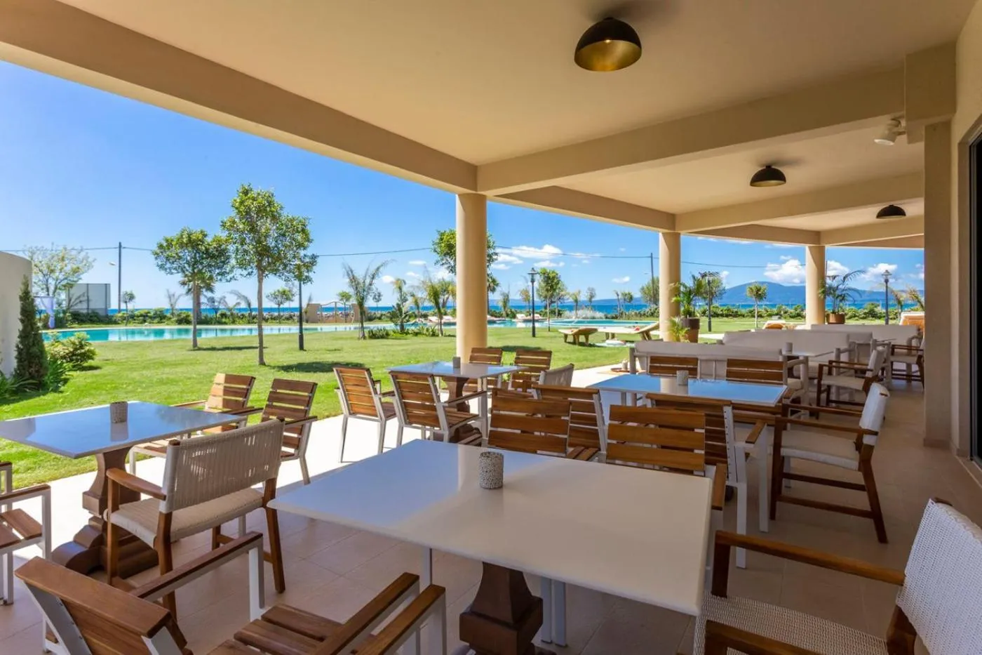 Restaurant/places to eat in Elysian Luxury Hotel and Spa