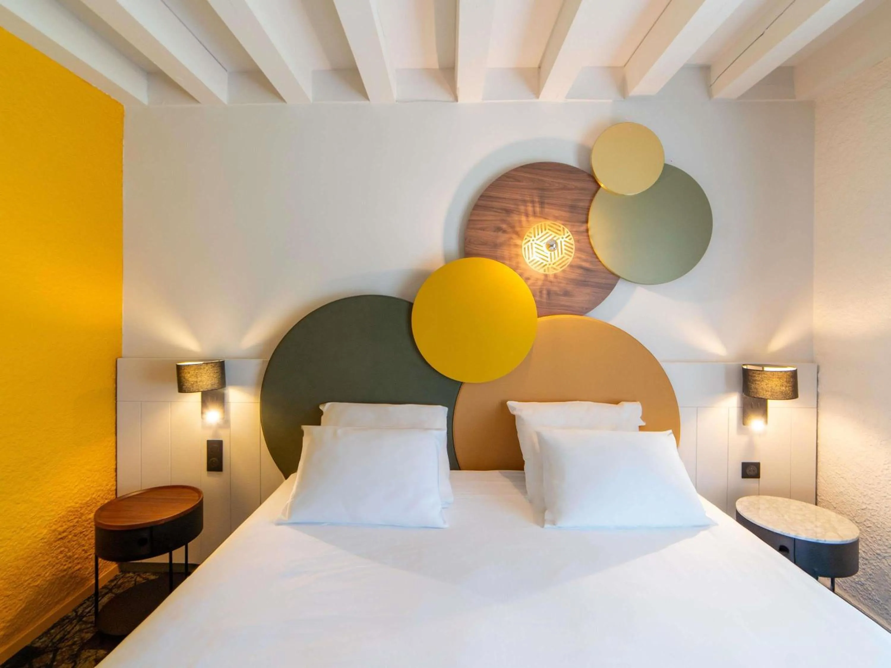 Bedroom, Bed in Mercure Auxerre Autoroute du Soleil