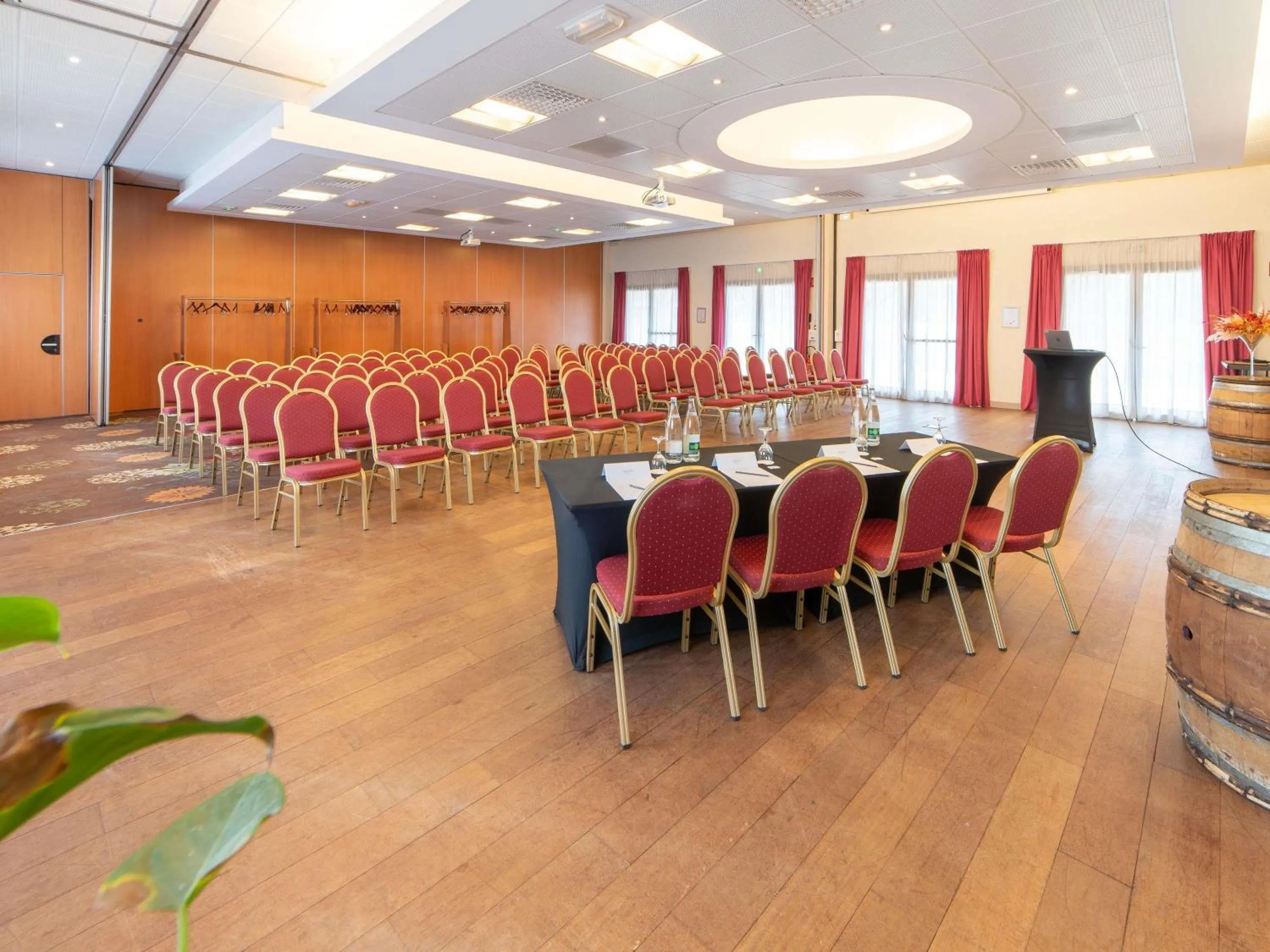 Meeting/conference room in Mercure Auxerre Autoroute du Soleil