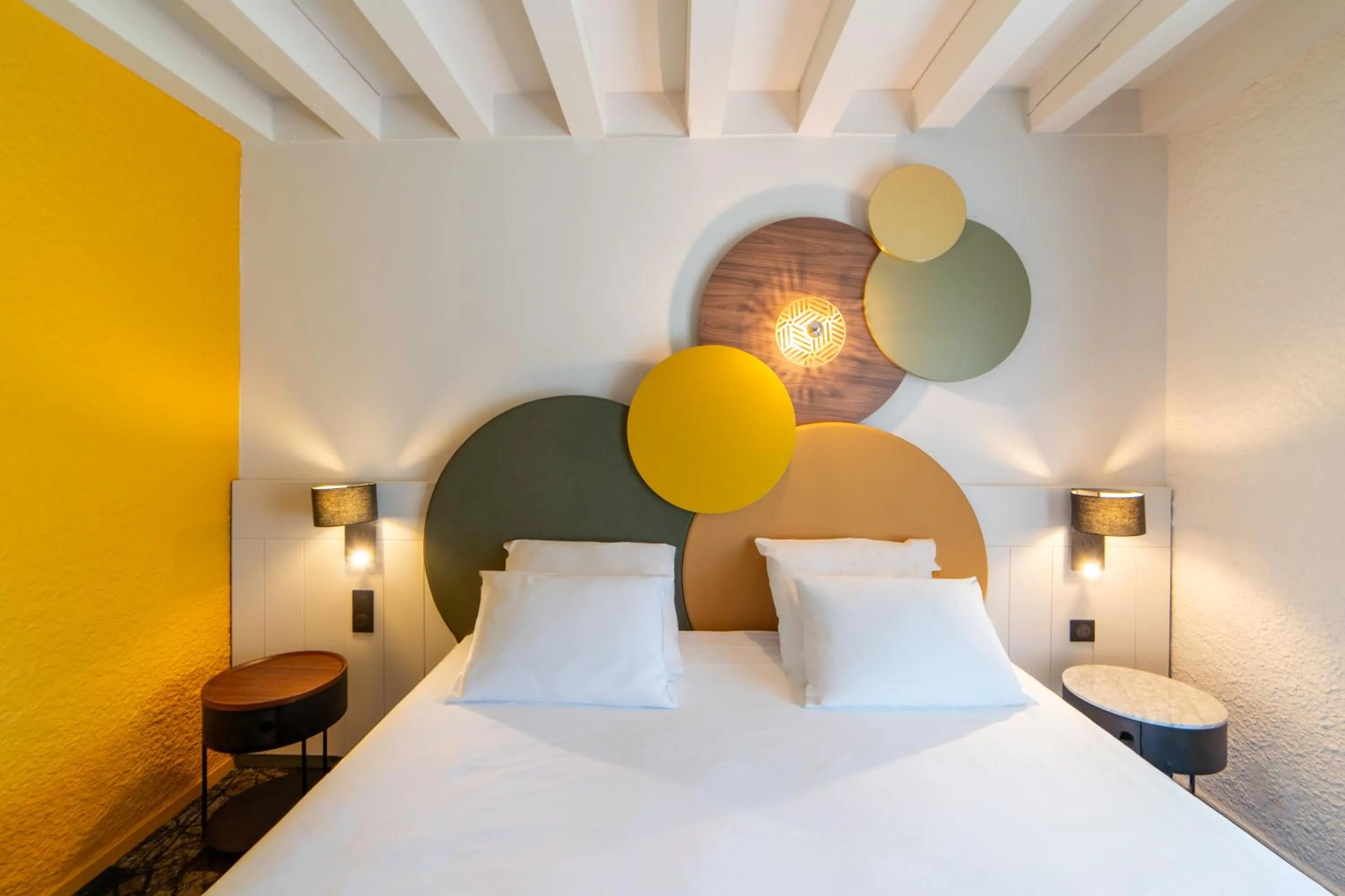 Bed in Mercure Auxerre Autoroute du Soleil