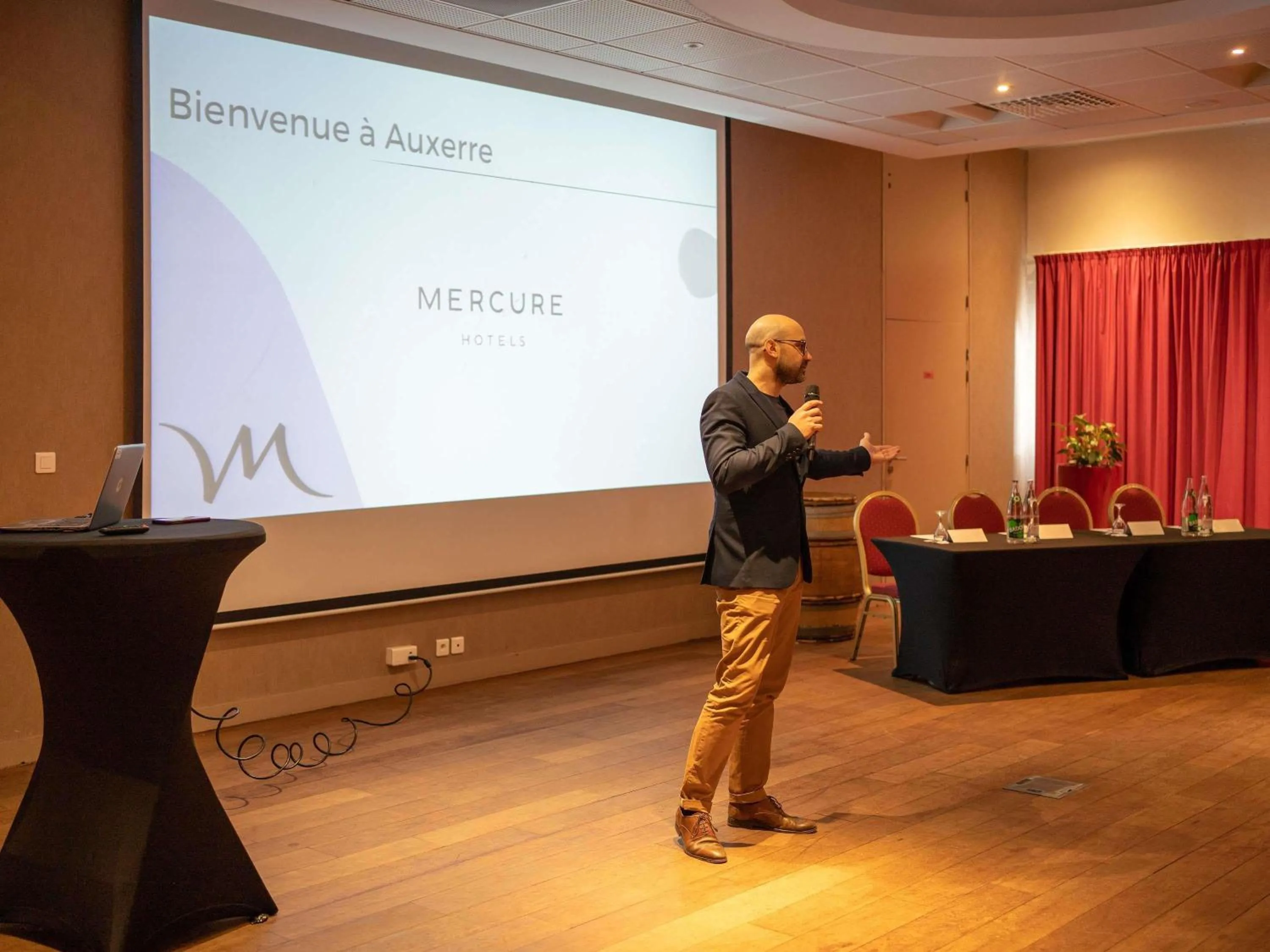 Meeting/conference room in Mercure Auxerre Autoroute du Soleil