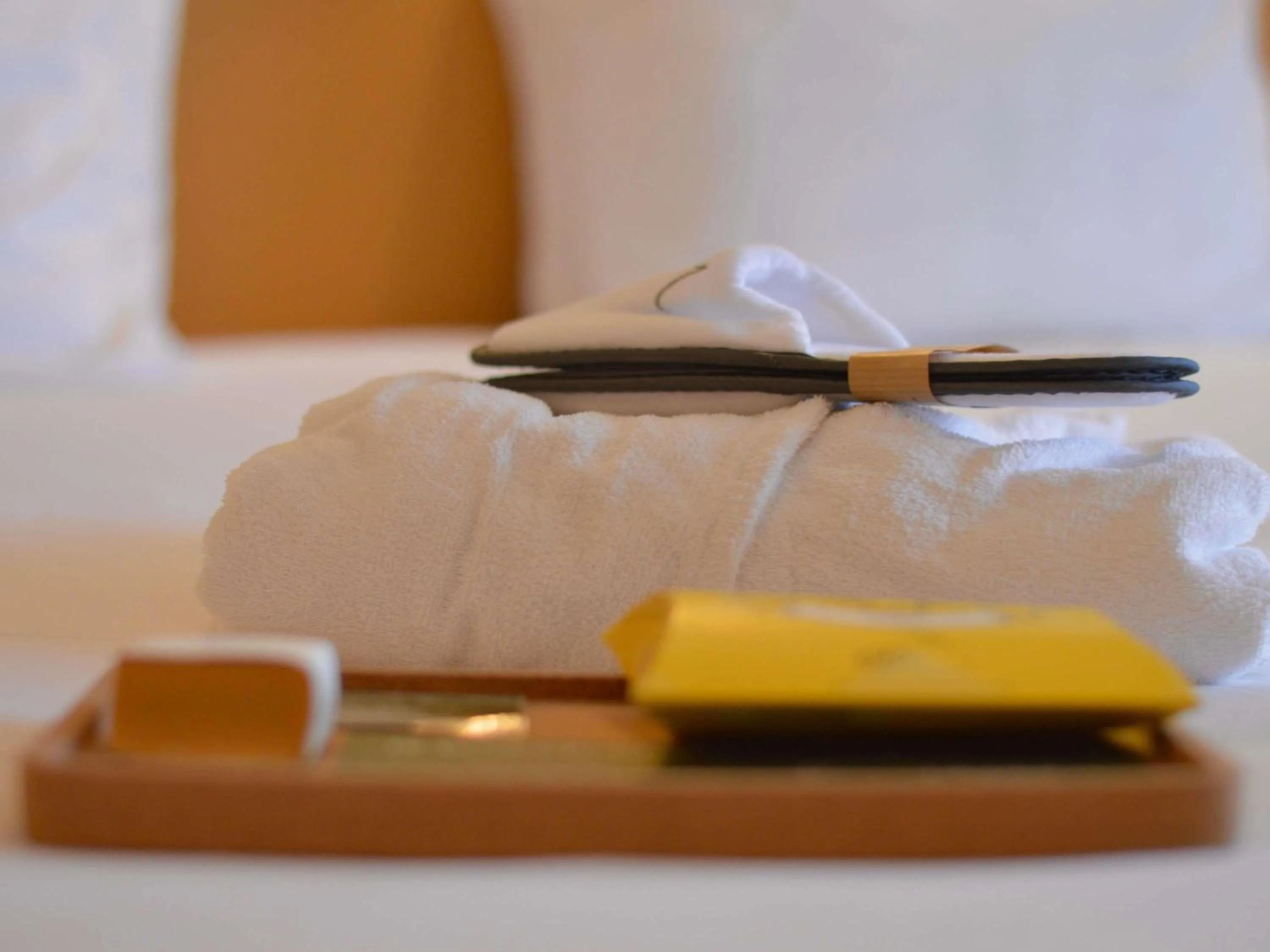 Bedroom in Mercure Auxerre Autoroute du Soleil