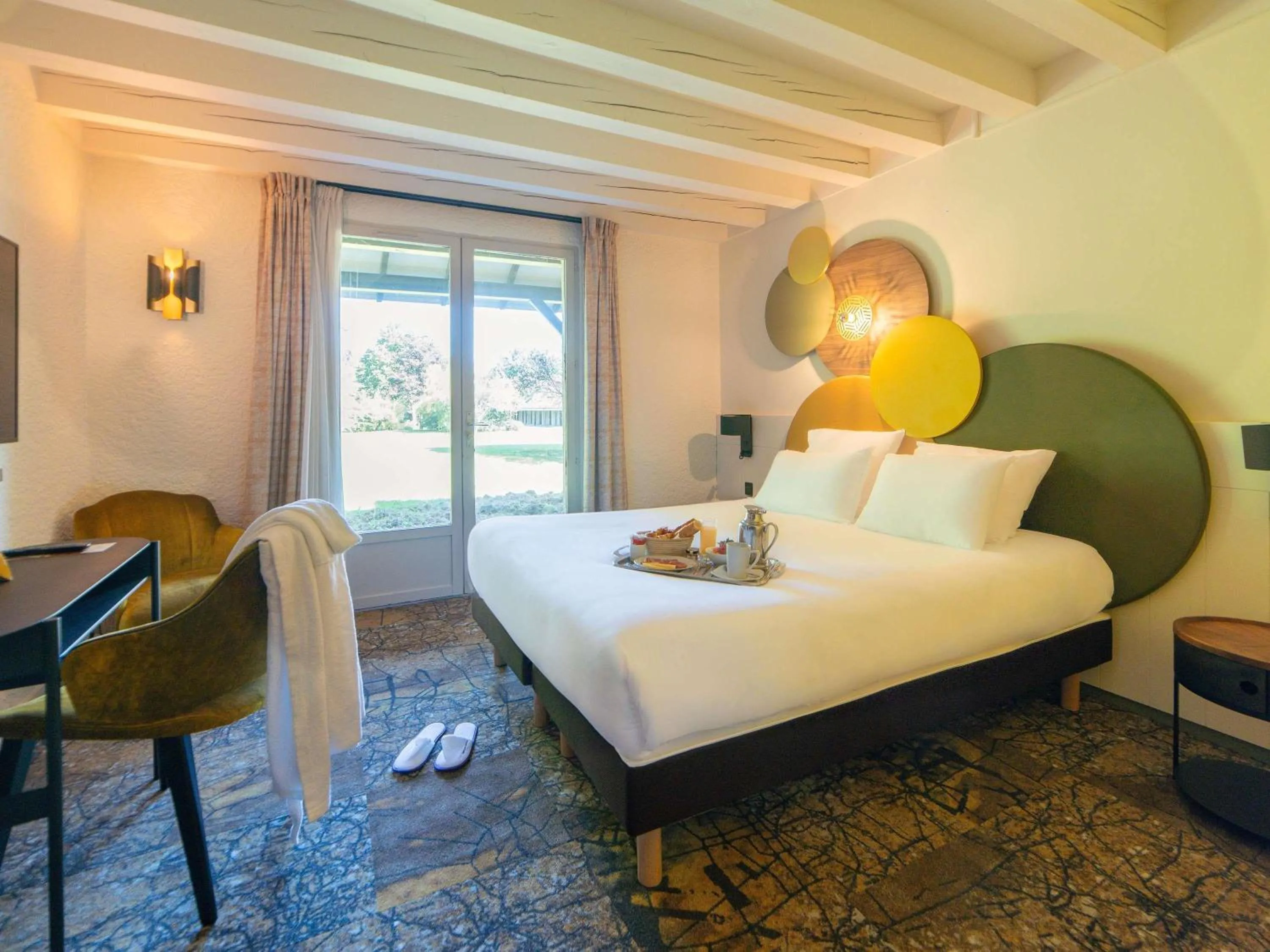 Bedroom, Bed in Mercure Auxerre Autoroute du Soleil