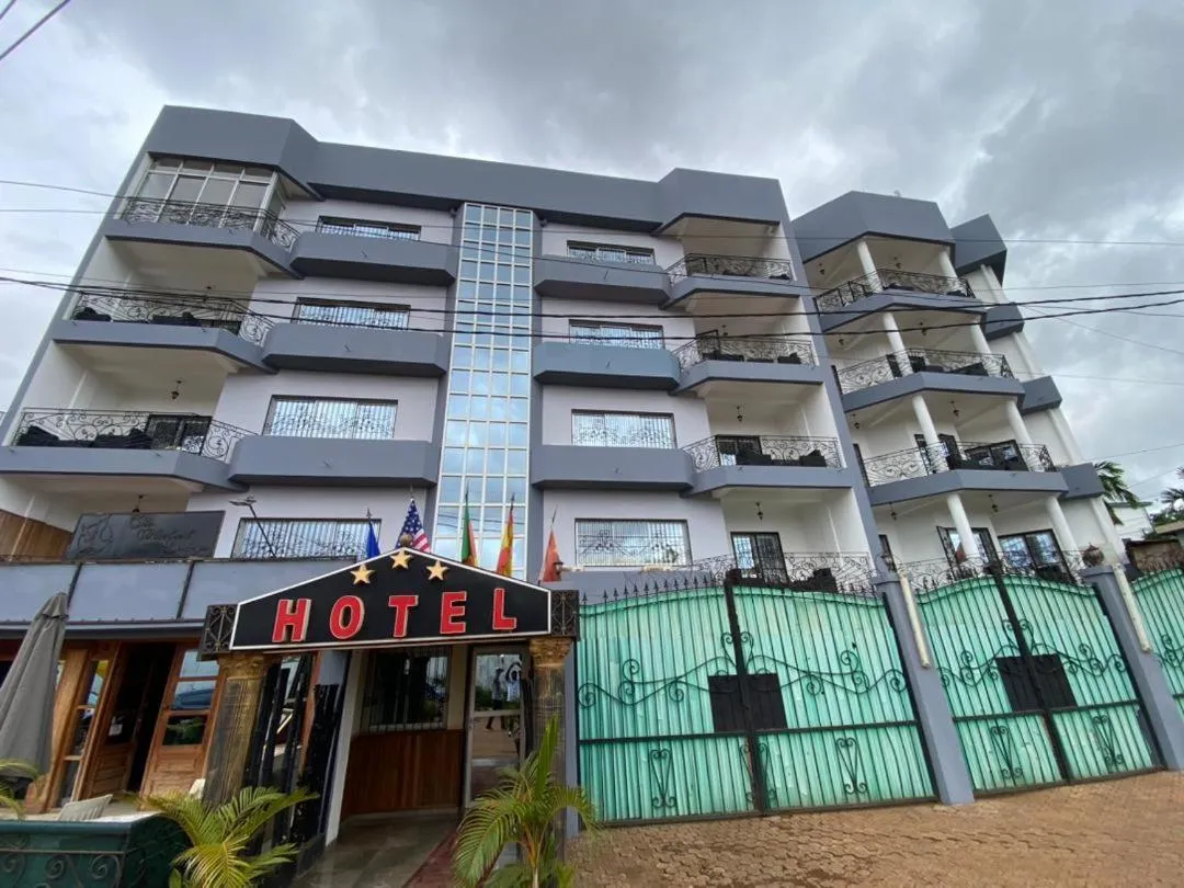 Property building in Résidences hôtelières Micheline et Emile BASTOS