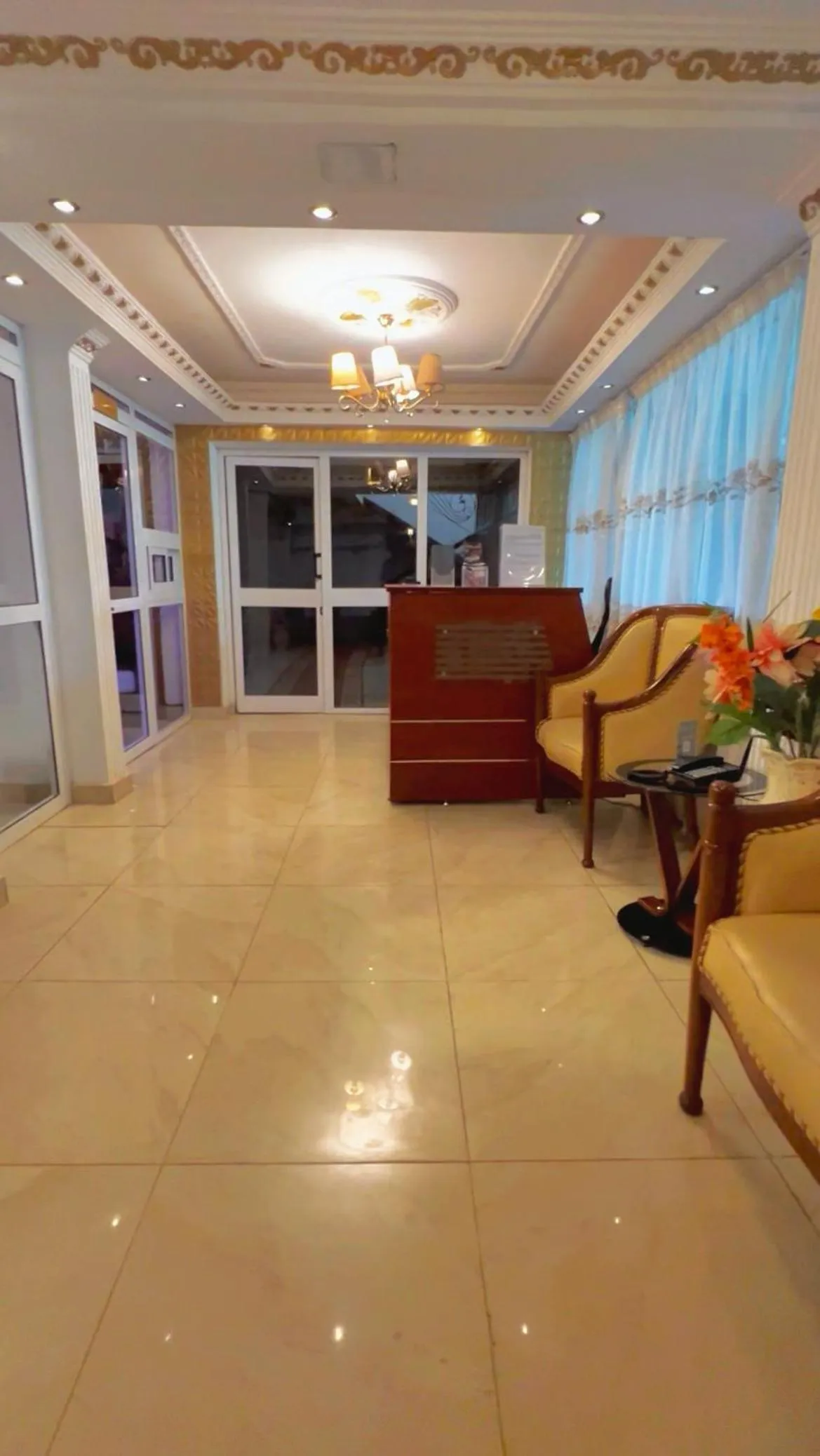 Lobby or reception in Résidences hôtelières Micheline et Emile BASTOS