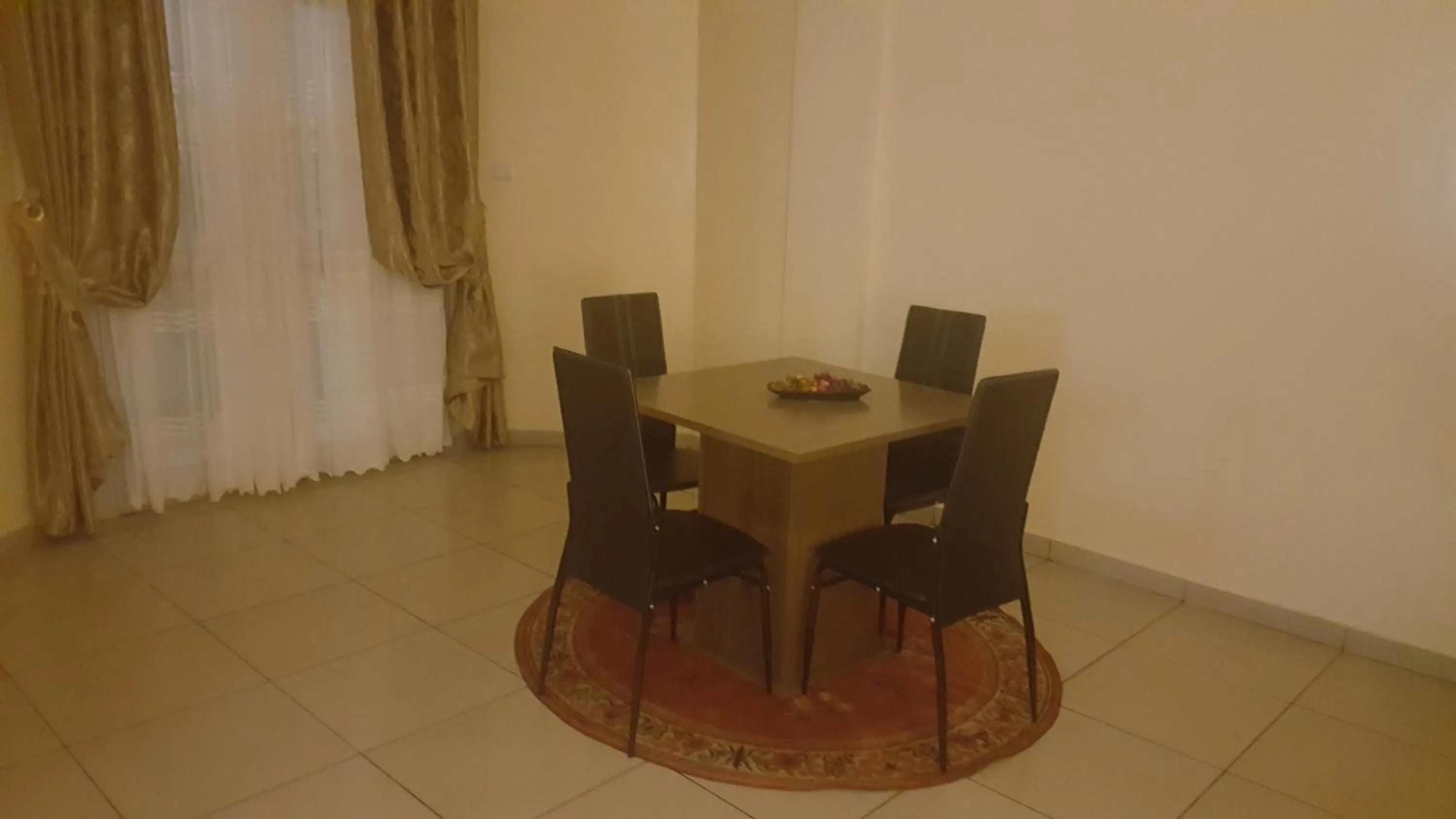 Dining area in Résidences hôtelières Micheline et Emile BASTOS