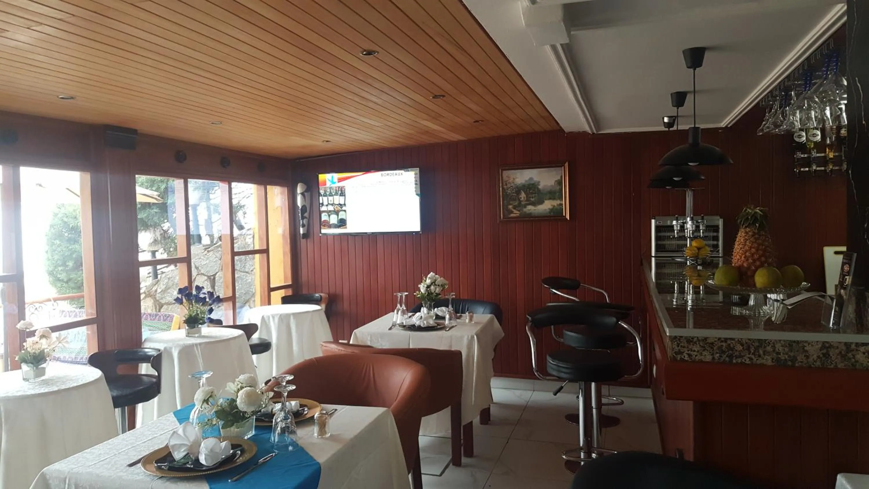 Restaurant/places to eat in Résidences hôtelières Micheline et Emile BASTOS