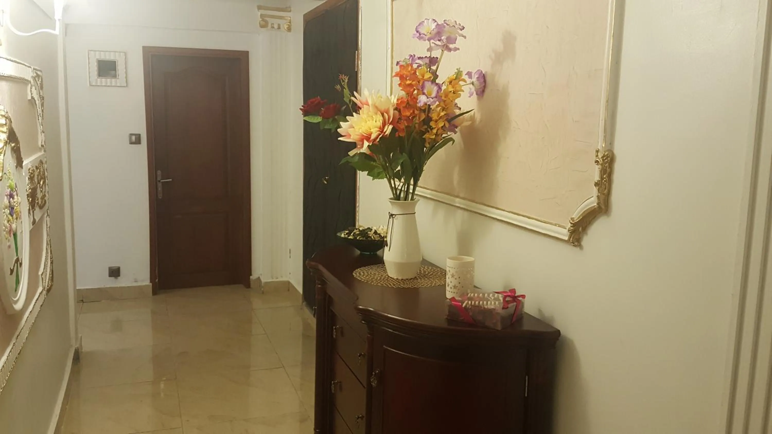 Lobby or reception in Résidences hôtelières Micheline et Emile BASTOS