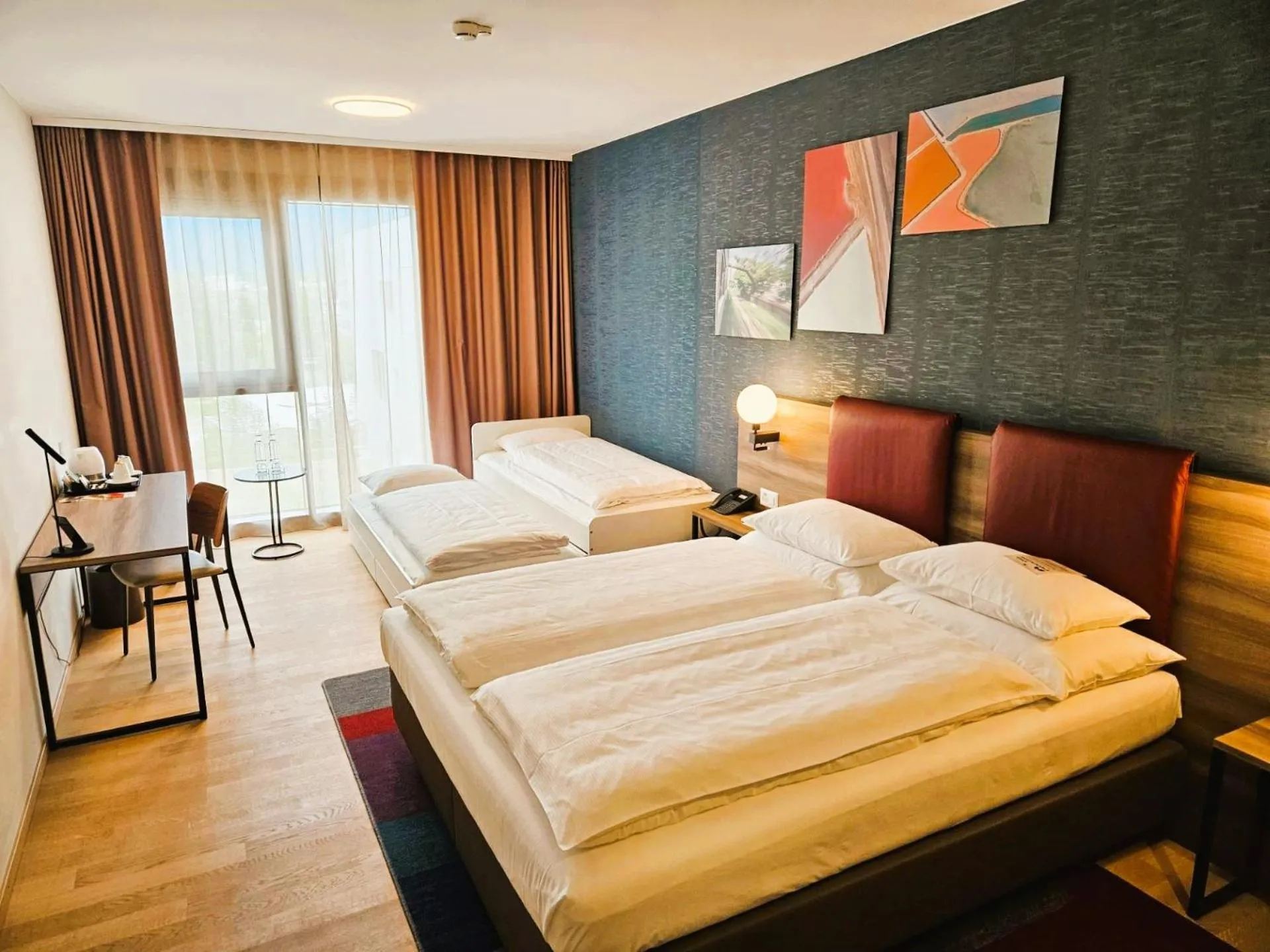 Bed in Mercure Geneva Airport