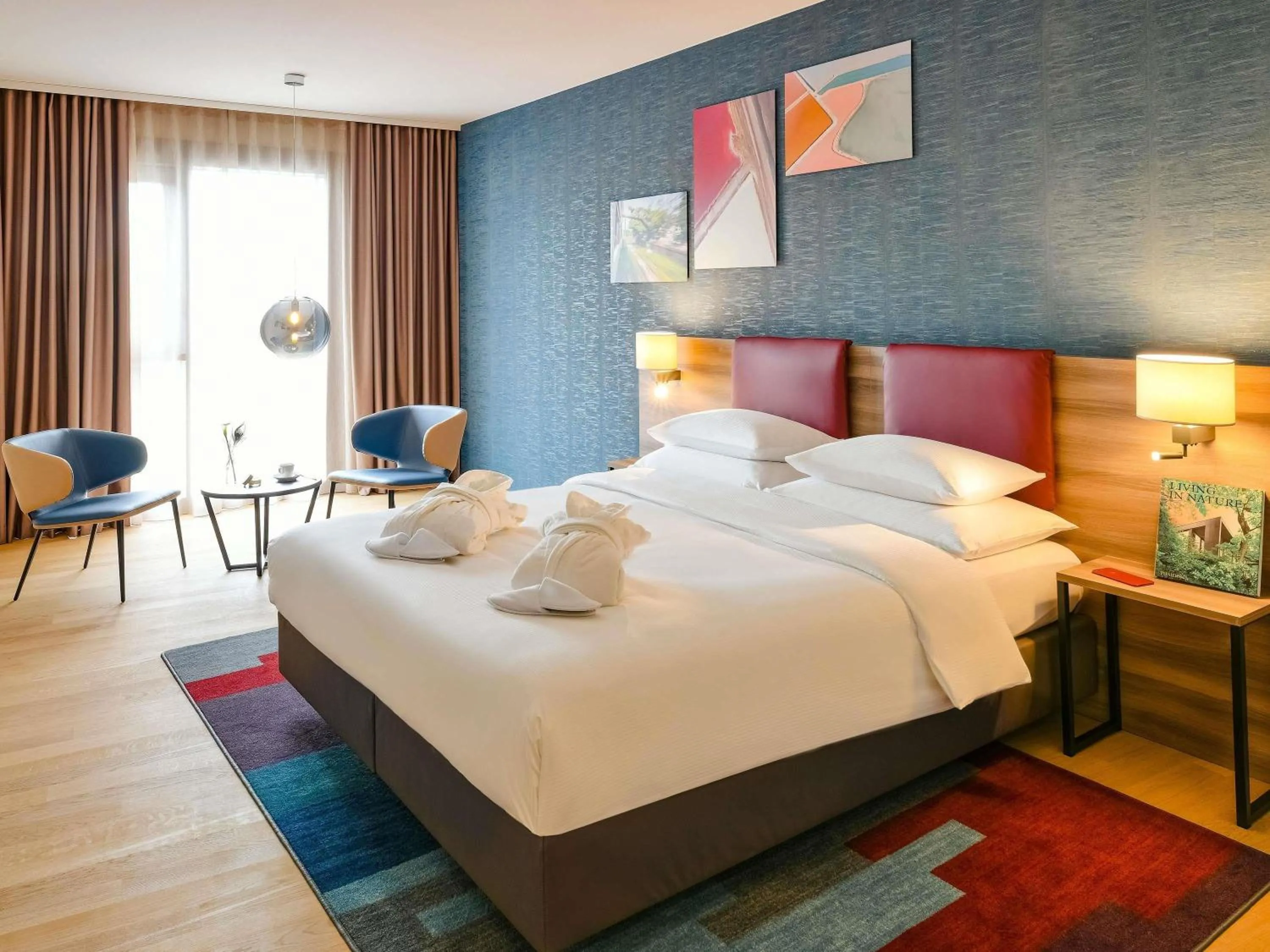 Bed in Mercure Geneva Airport