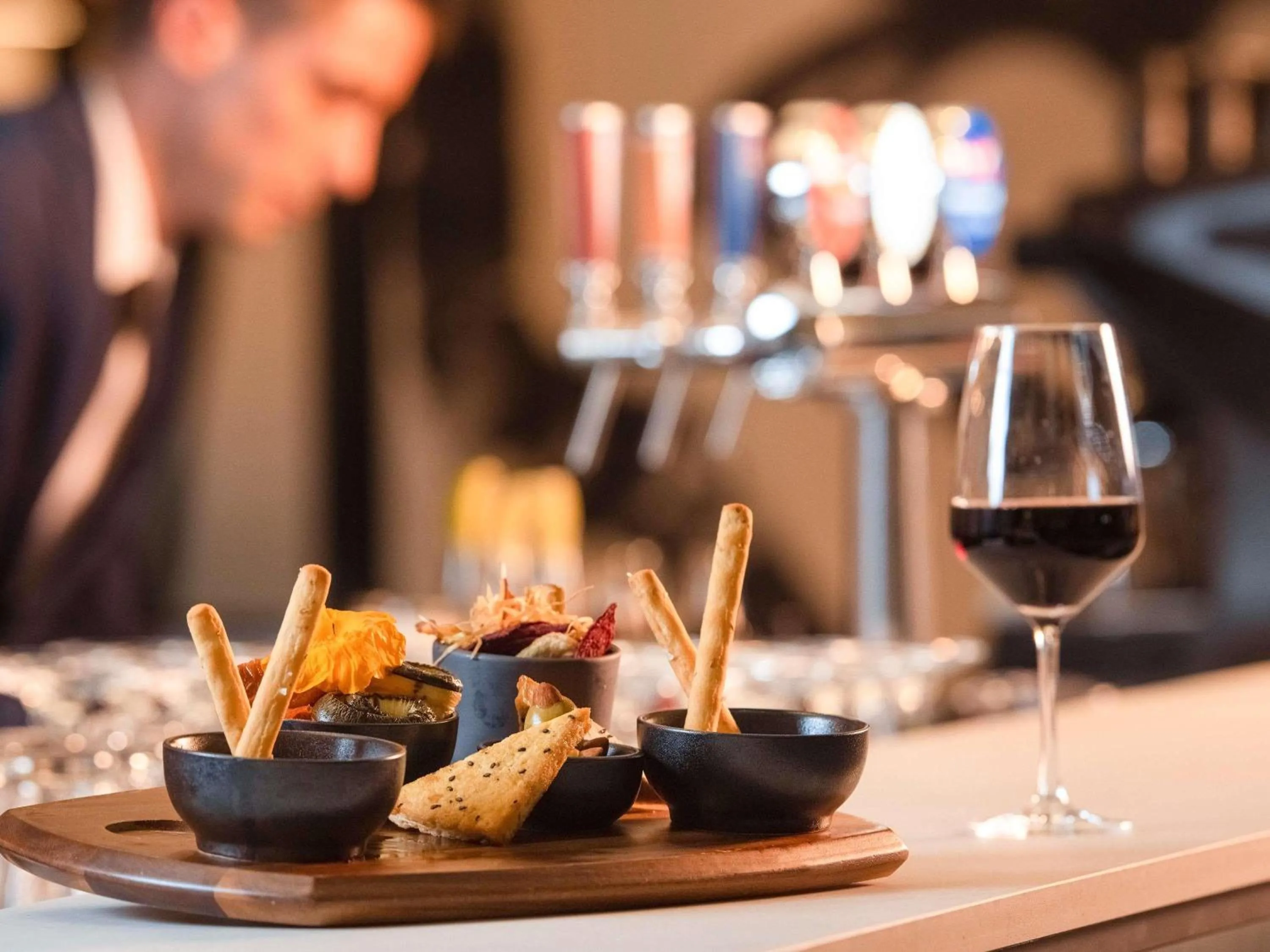 Lounge or bar in Mercure Geneva Airport