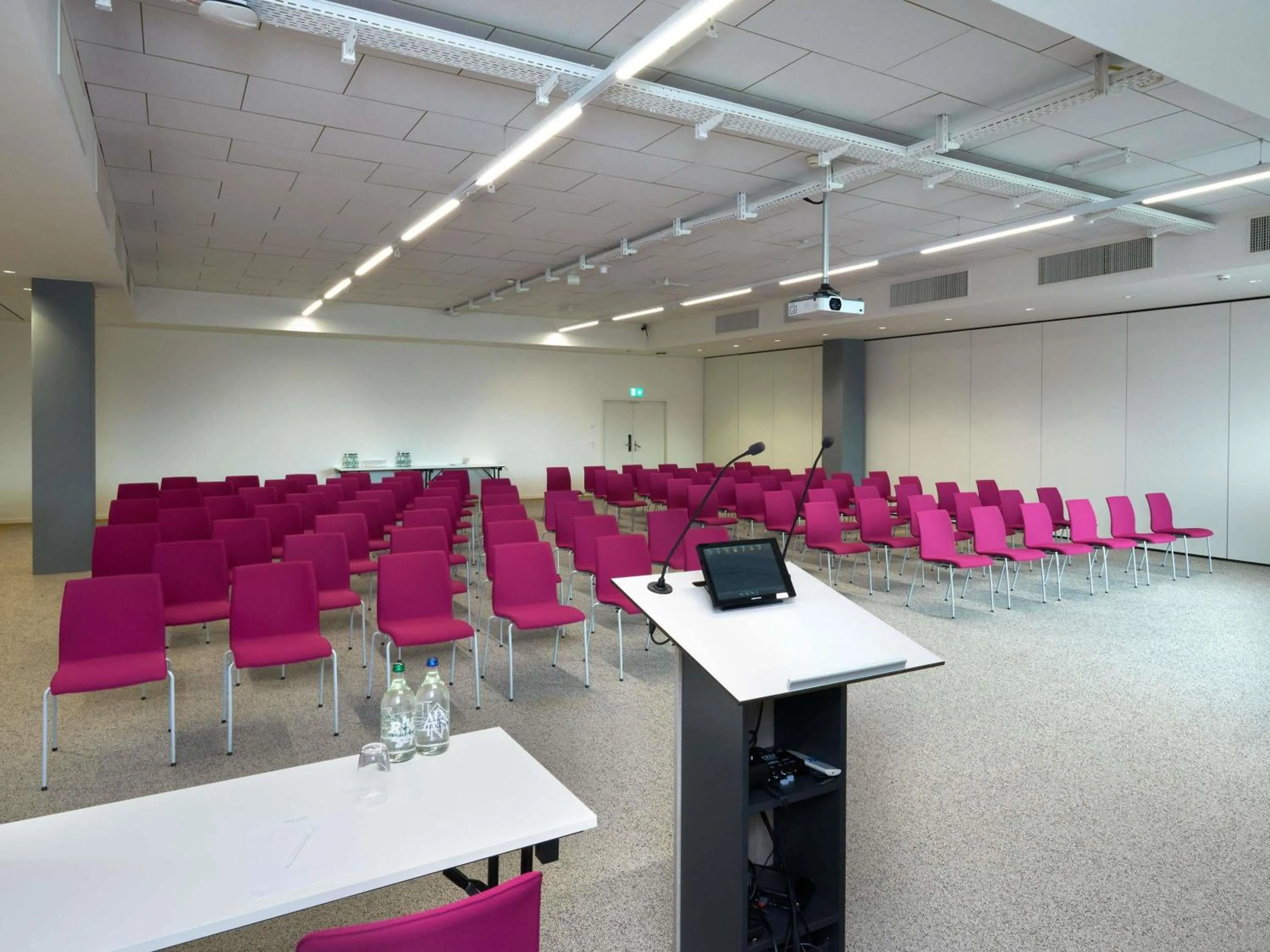 Business facilities in Mercure Geneva Airport