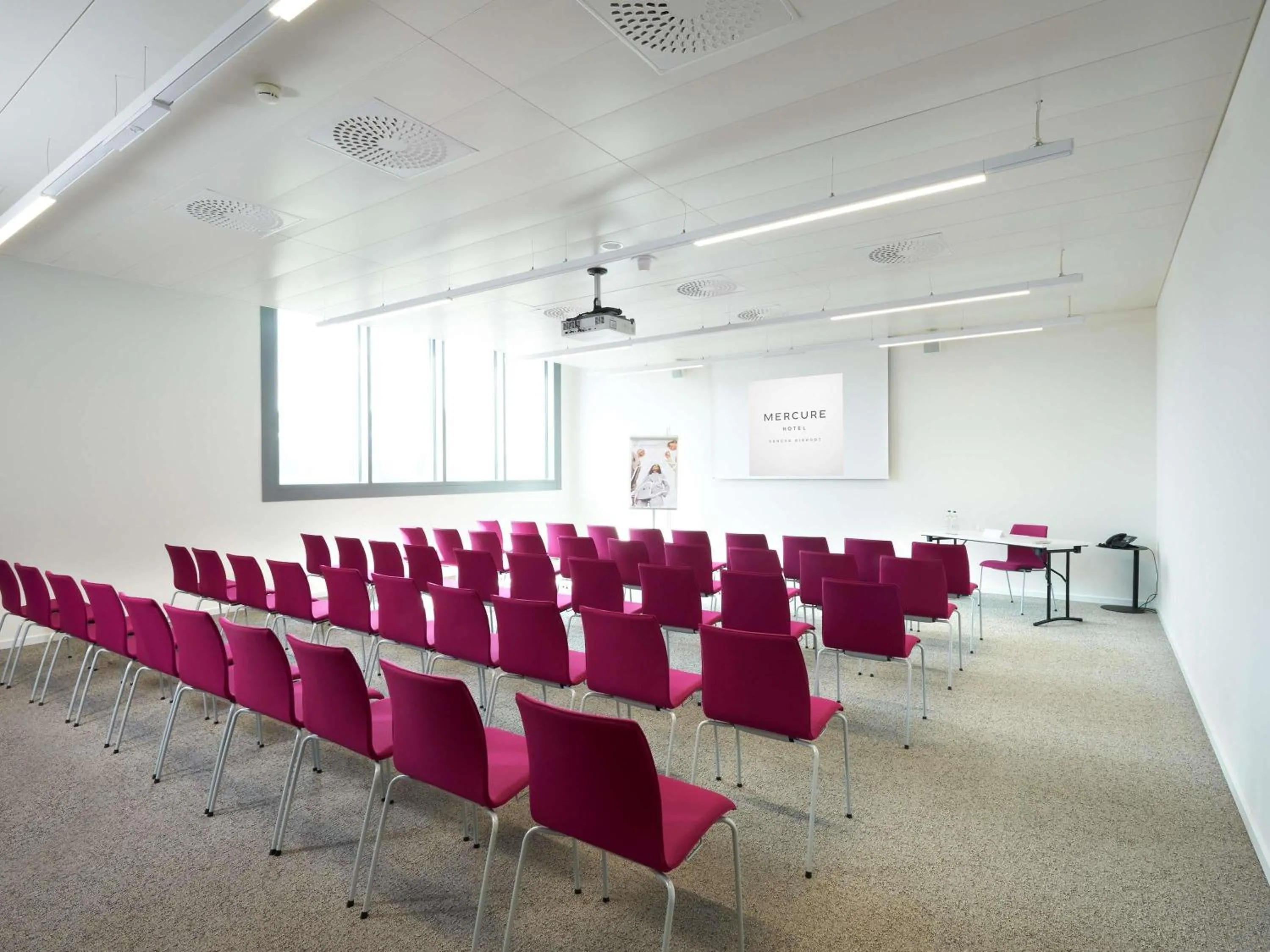 Meeting/conference room in Mercure Geneva Airport