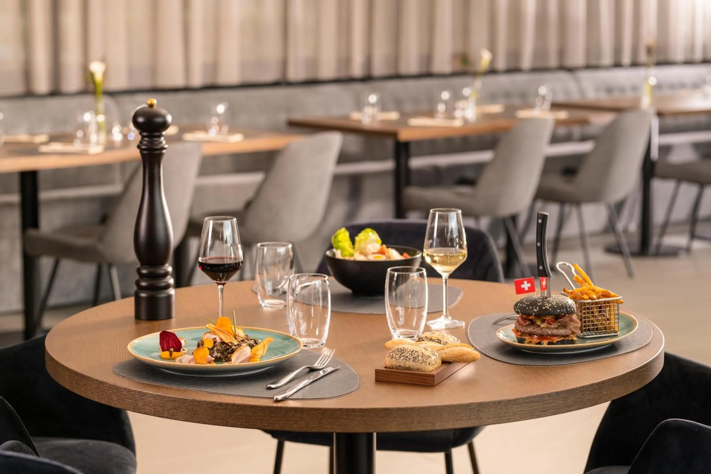 Restaurant/places to eat in Mercure Geneva Airport