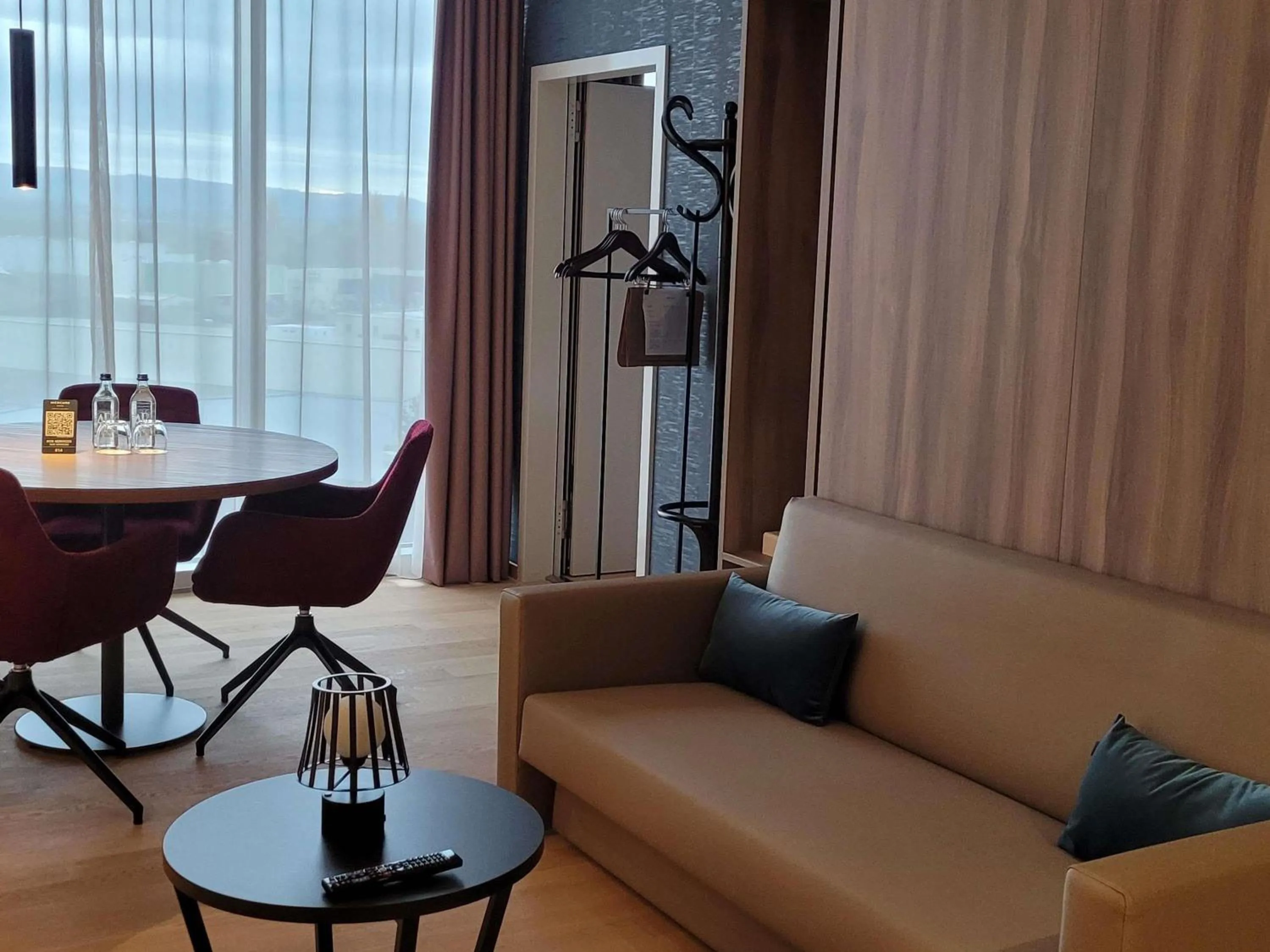 Living room in Mercure Geneva Airport