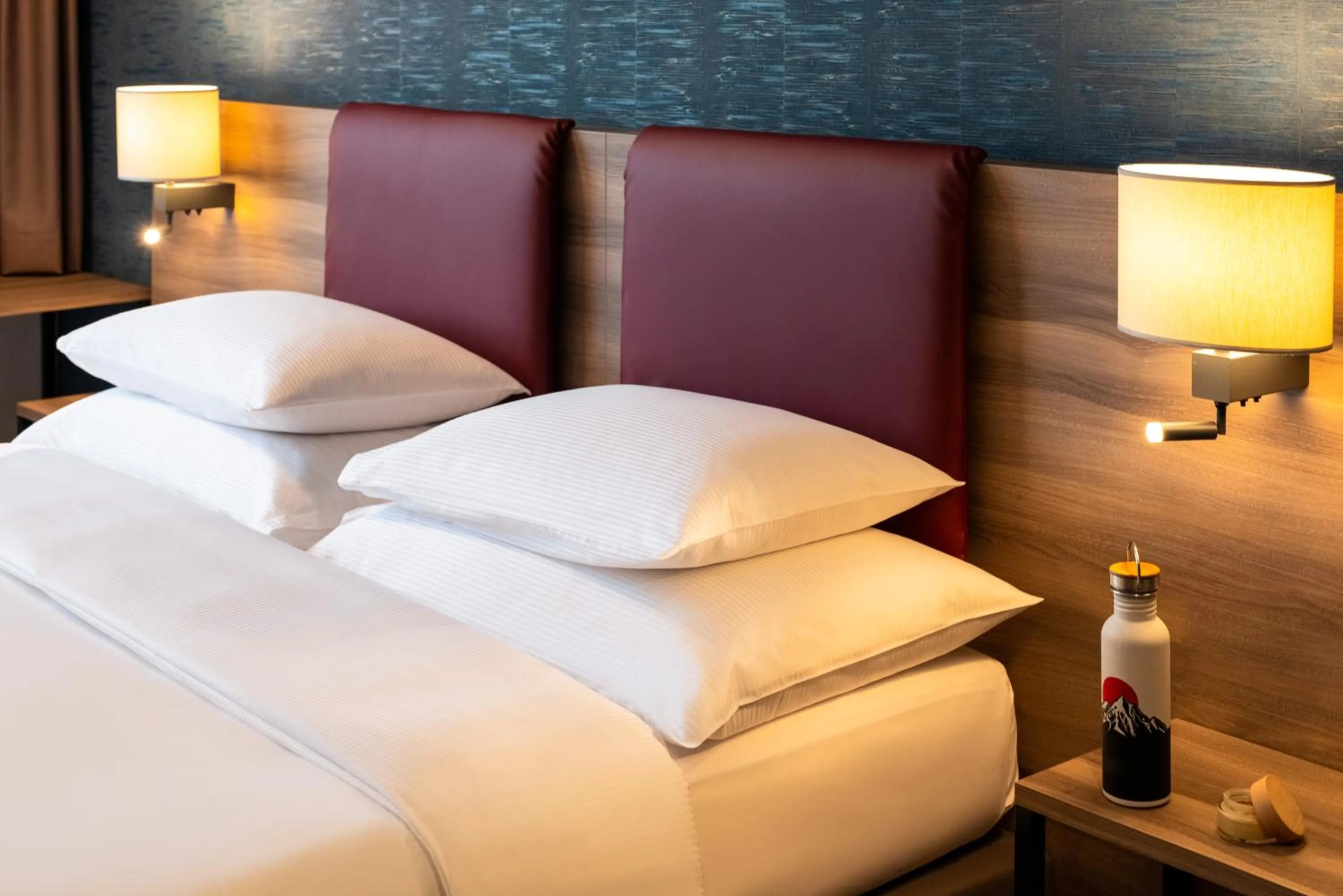 Bed in Mercure Geneva Airport