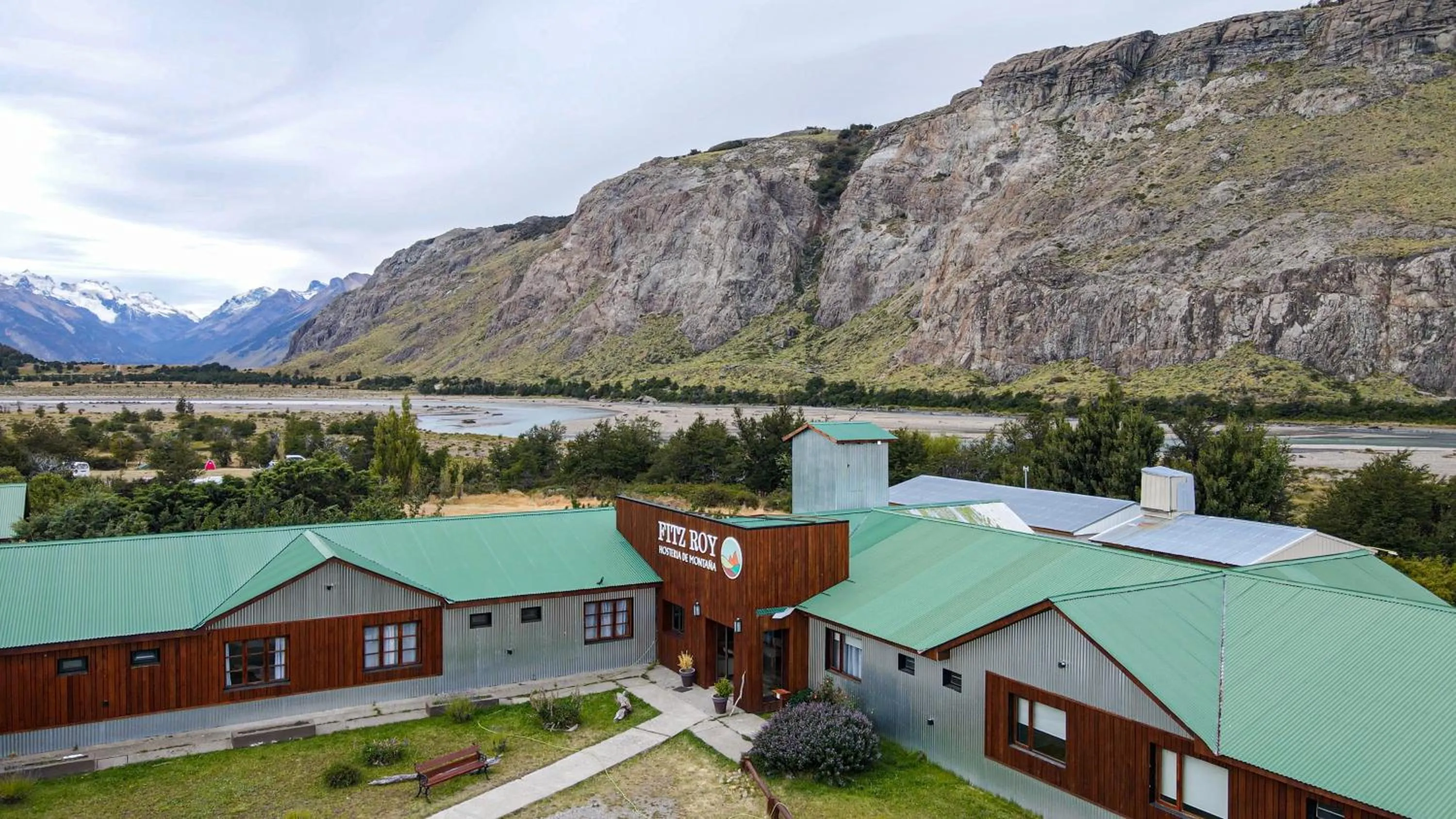 Property building in Fitz Roy Hostería de Montaña - El Chaltén