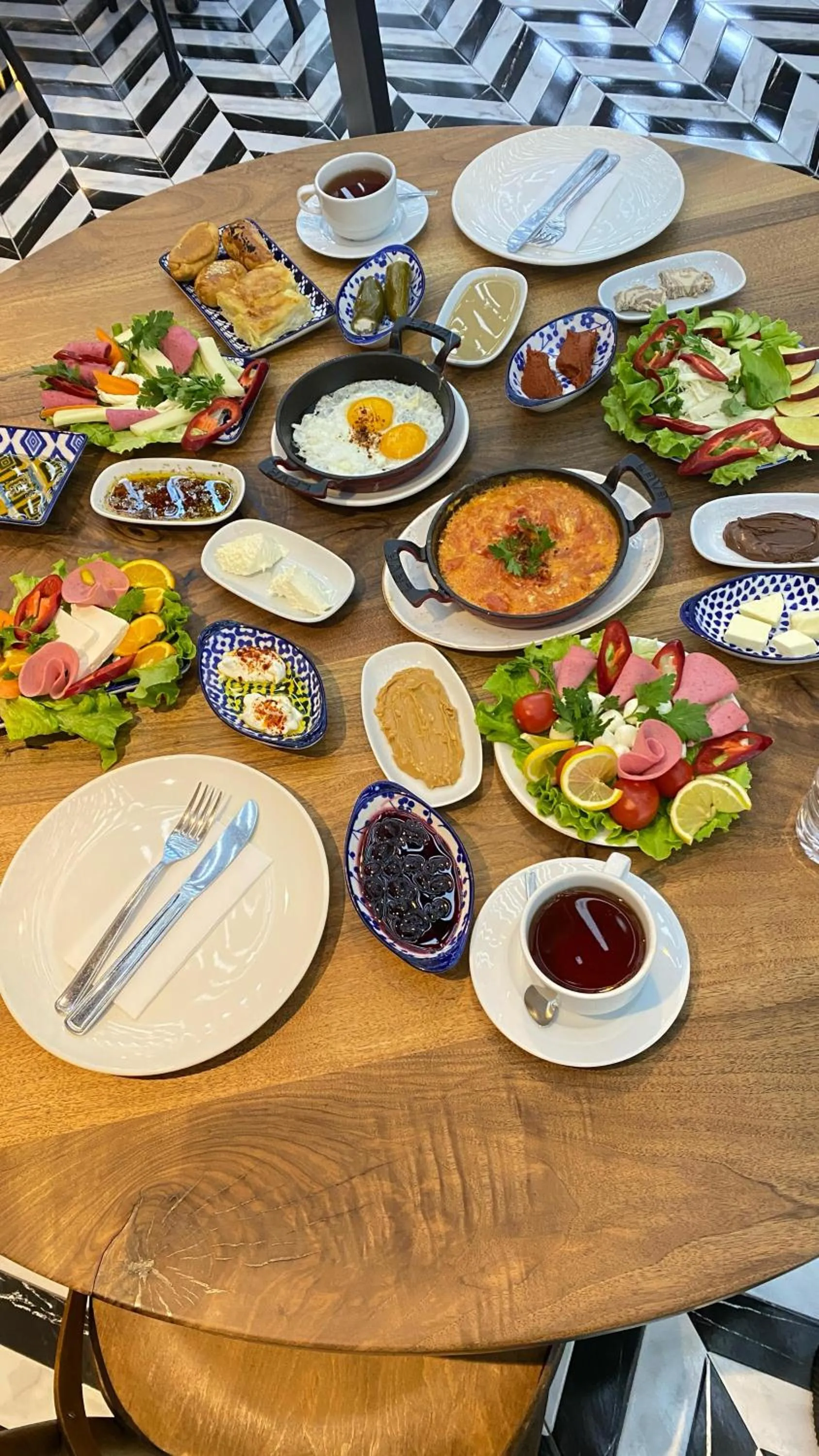 Restaurant/places to eat in The Roomy Hotel Nişantaşı