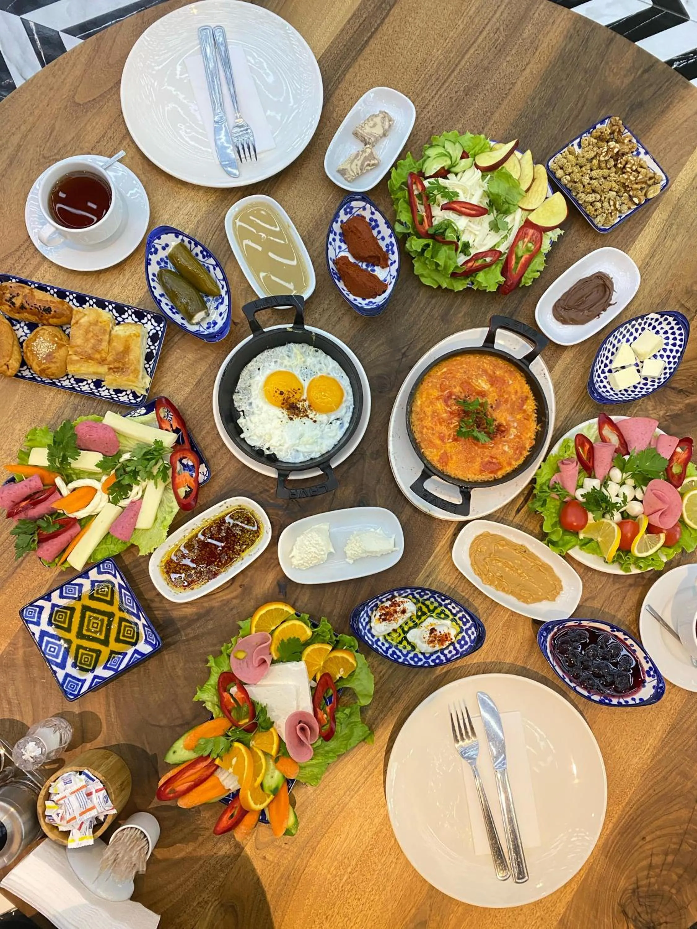 Restaurant/places to eat in The Roomy Hotel Nişantaşı