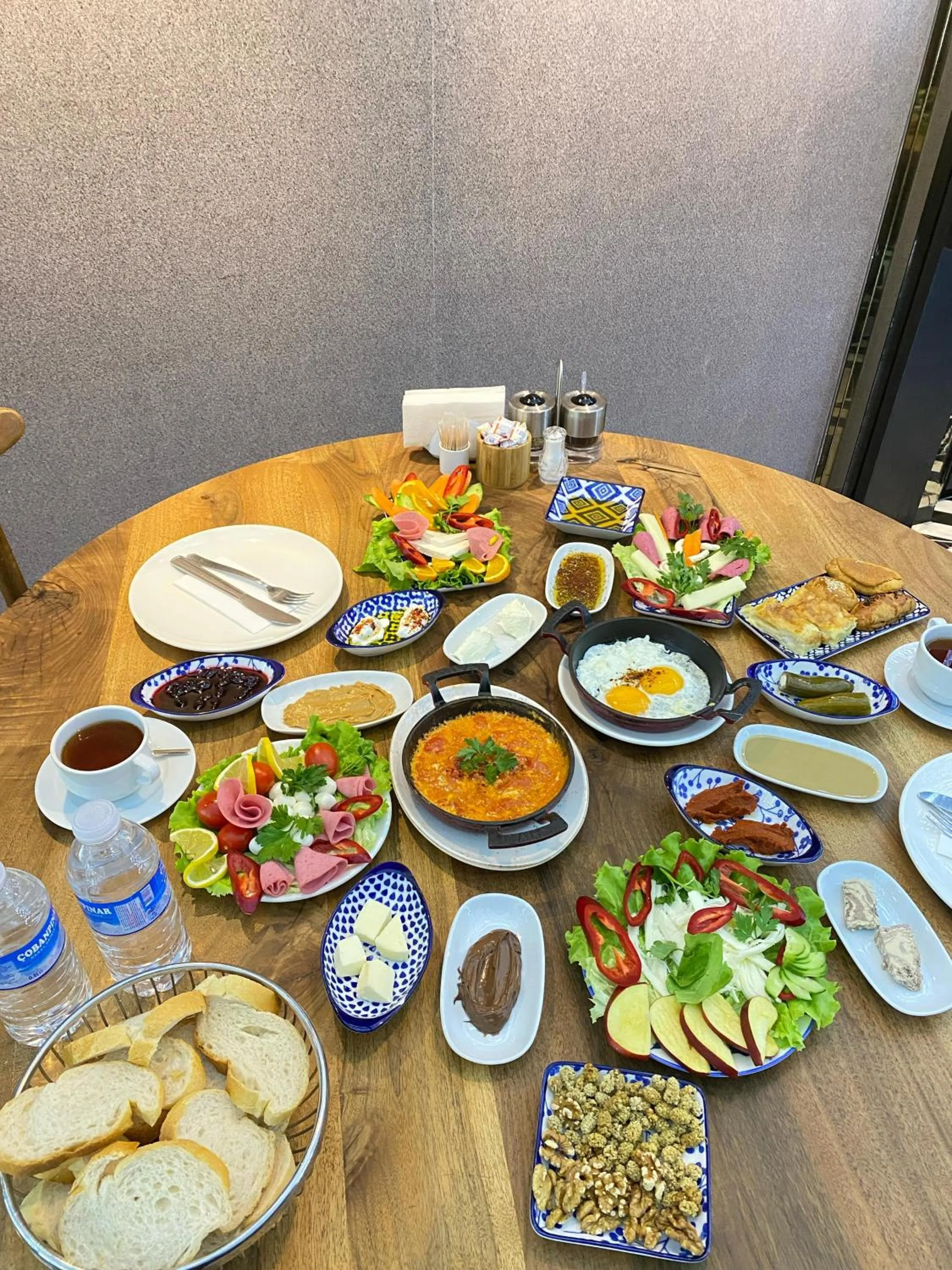 Restaurant/places to eat in The Roomy Hotel Nişantaşı