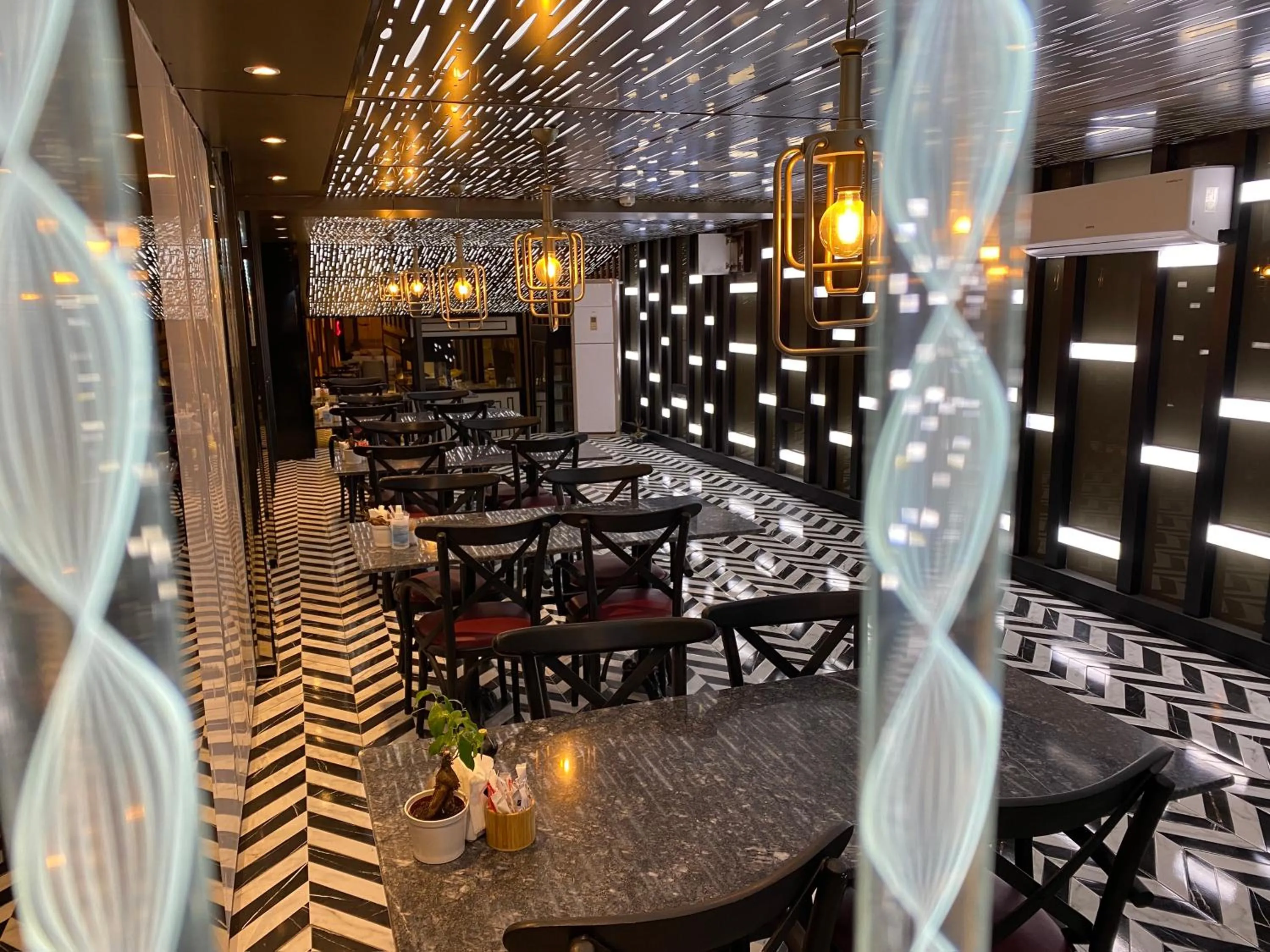 Restaurant/places to eat in The Roomy Hotel Nişantaşı