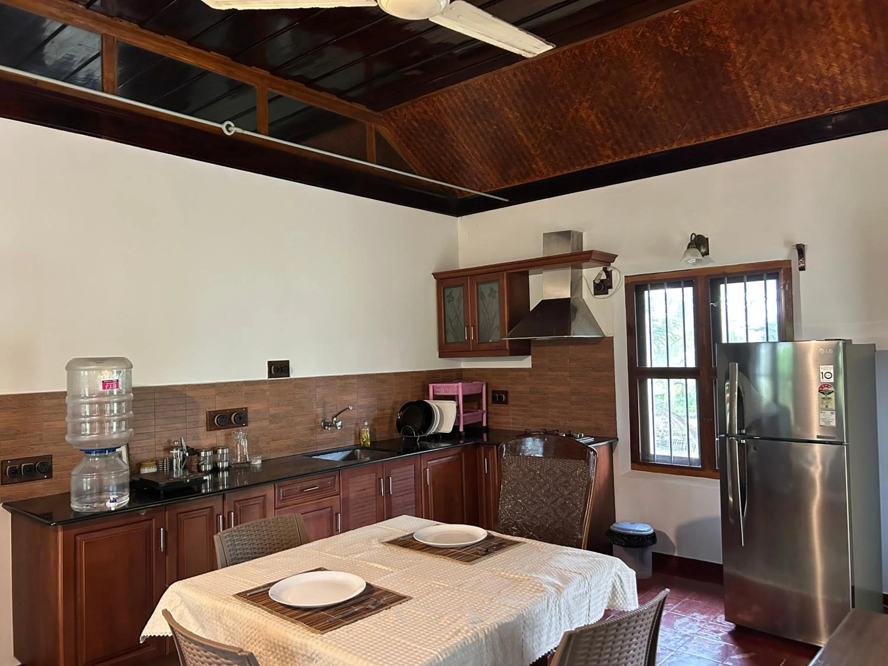 kitchen in Gramam Homestay, Cochin