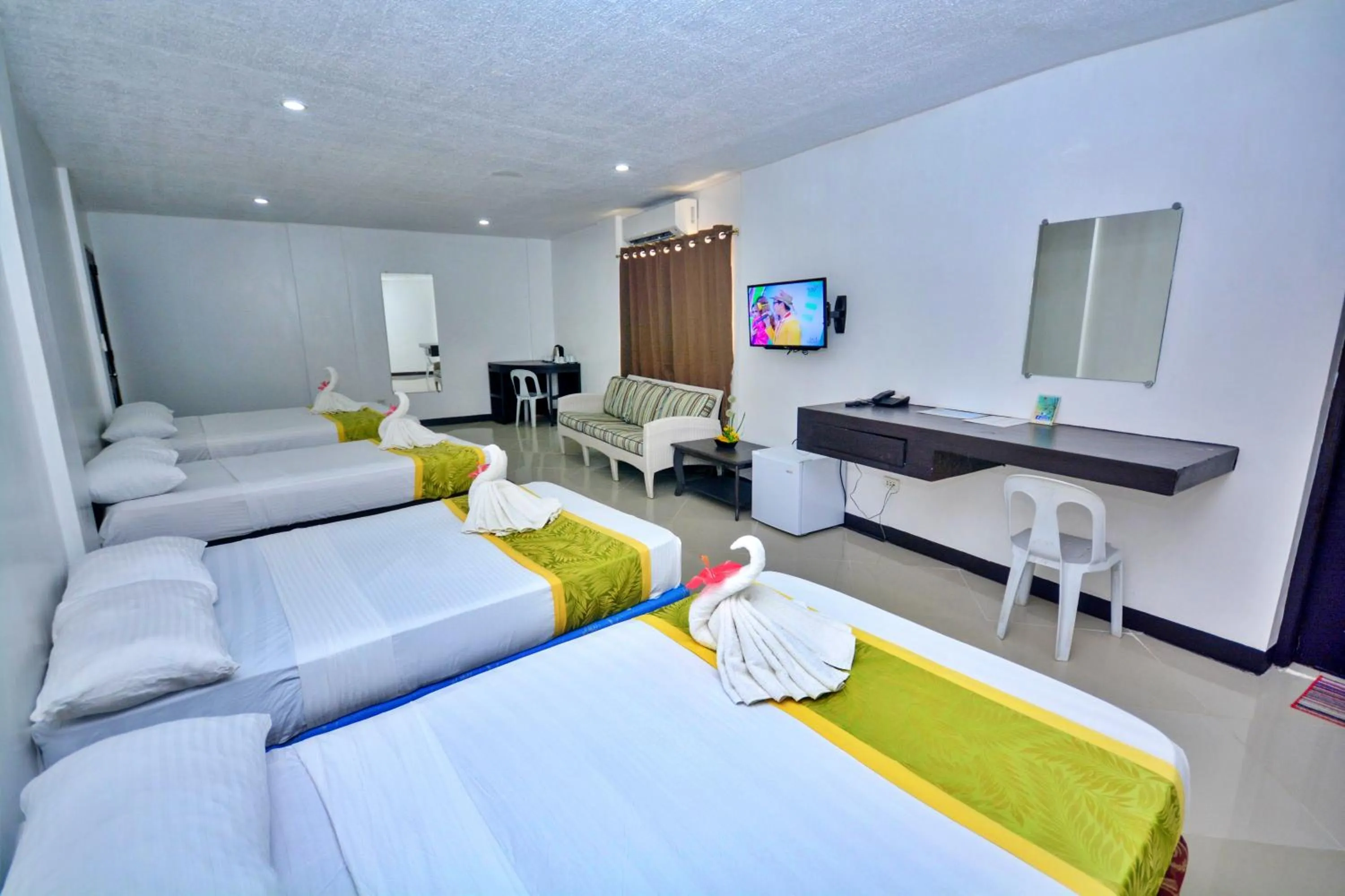 Bed in Bamboo Beach Resort & Restaurant