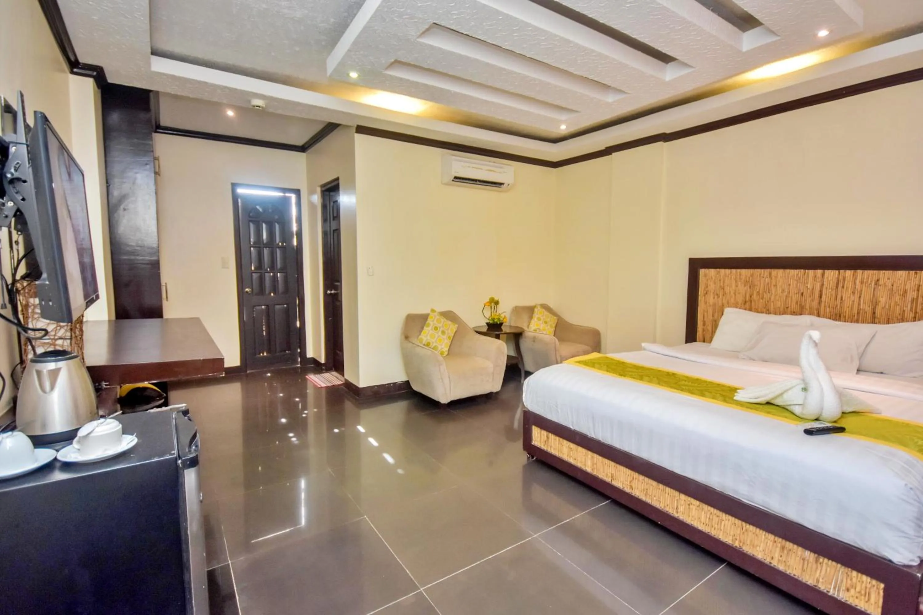 Bed in Bamboo Beach Resort & Restaurant