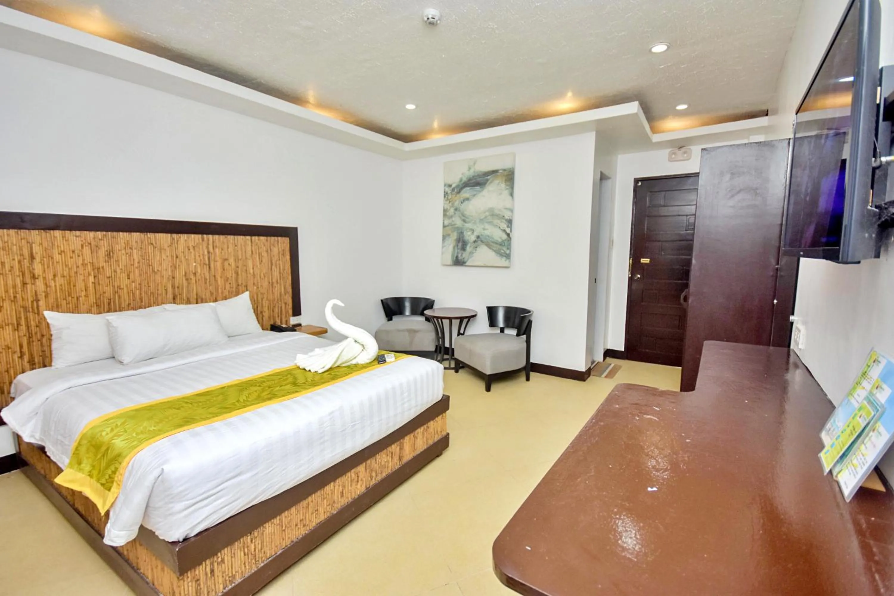 Bedroom, Bed in Bamboo Beach Resort & Restaurant