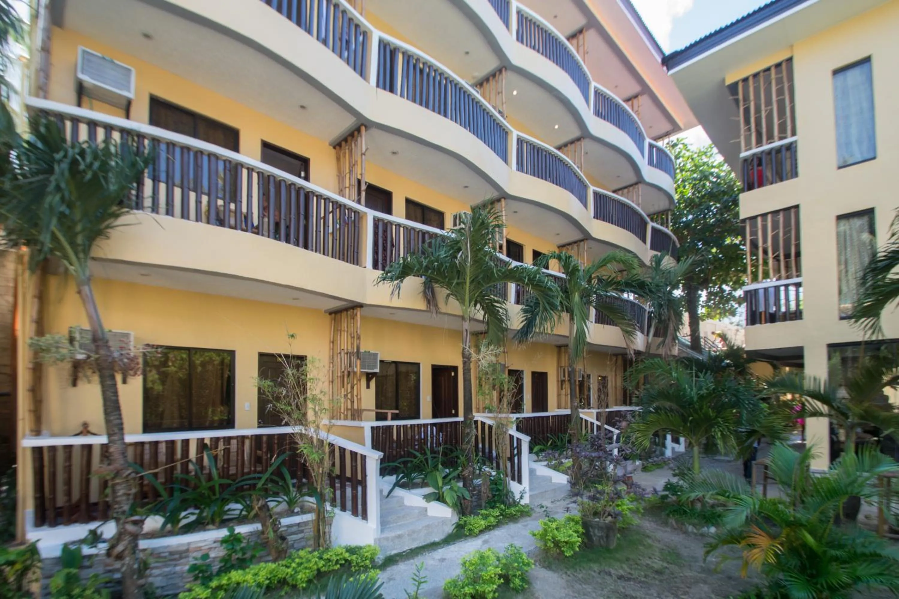 Property building in Bamboo Beach Resort & Restaurant
