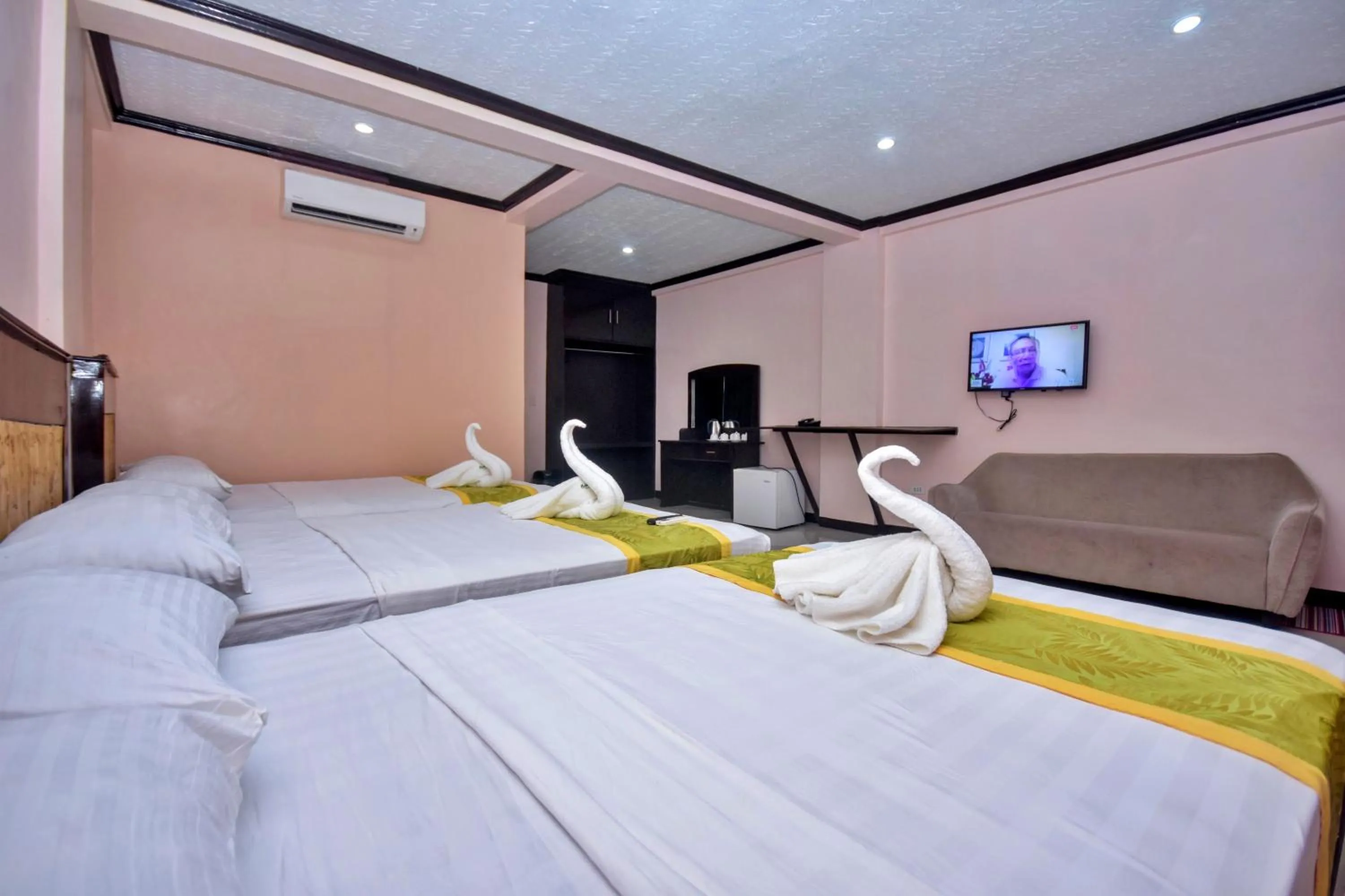 Bed in Bamboo Beach Resort & Restaurant